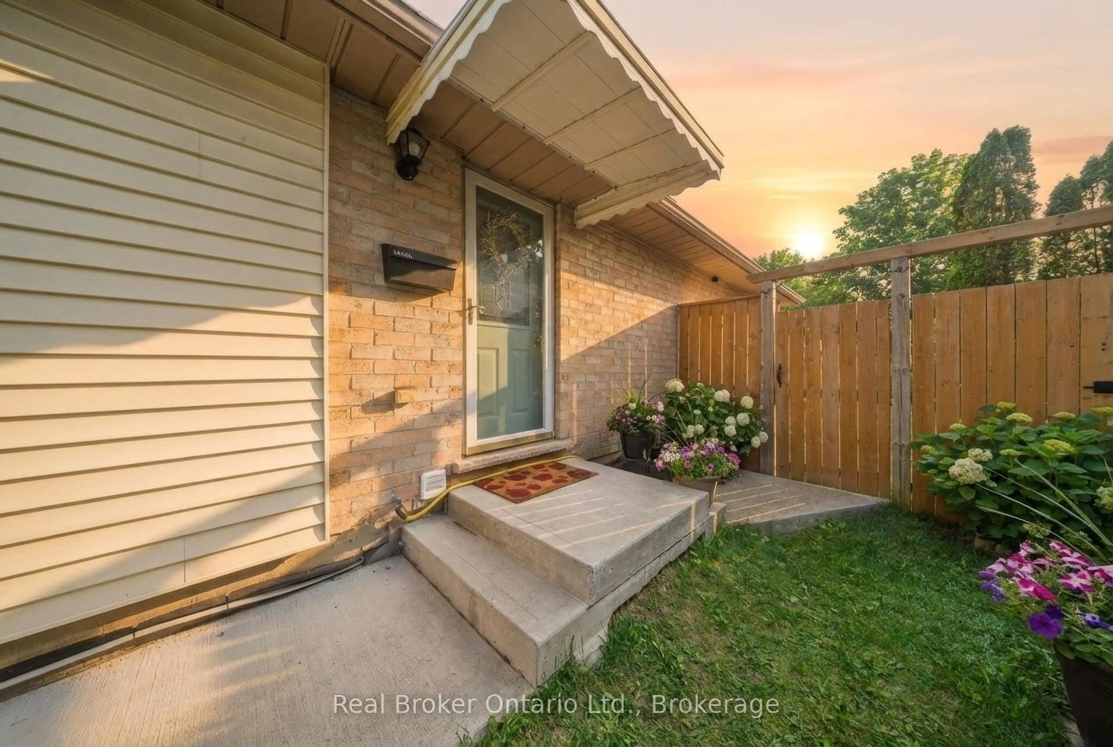 Patio, street for 58 Leacock Ave, Guelph Ontario N1E 6R1