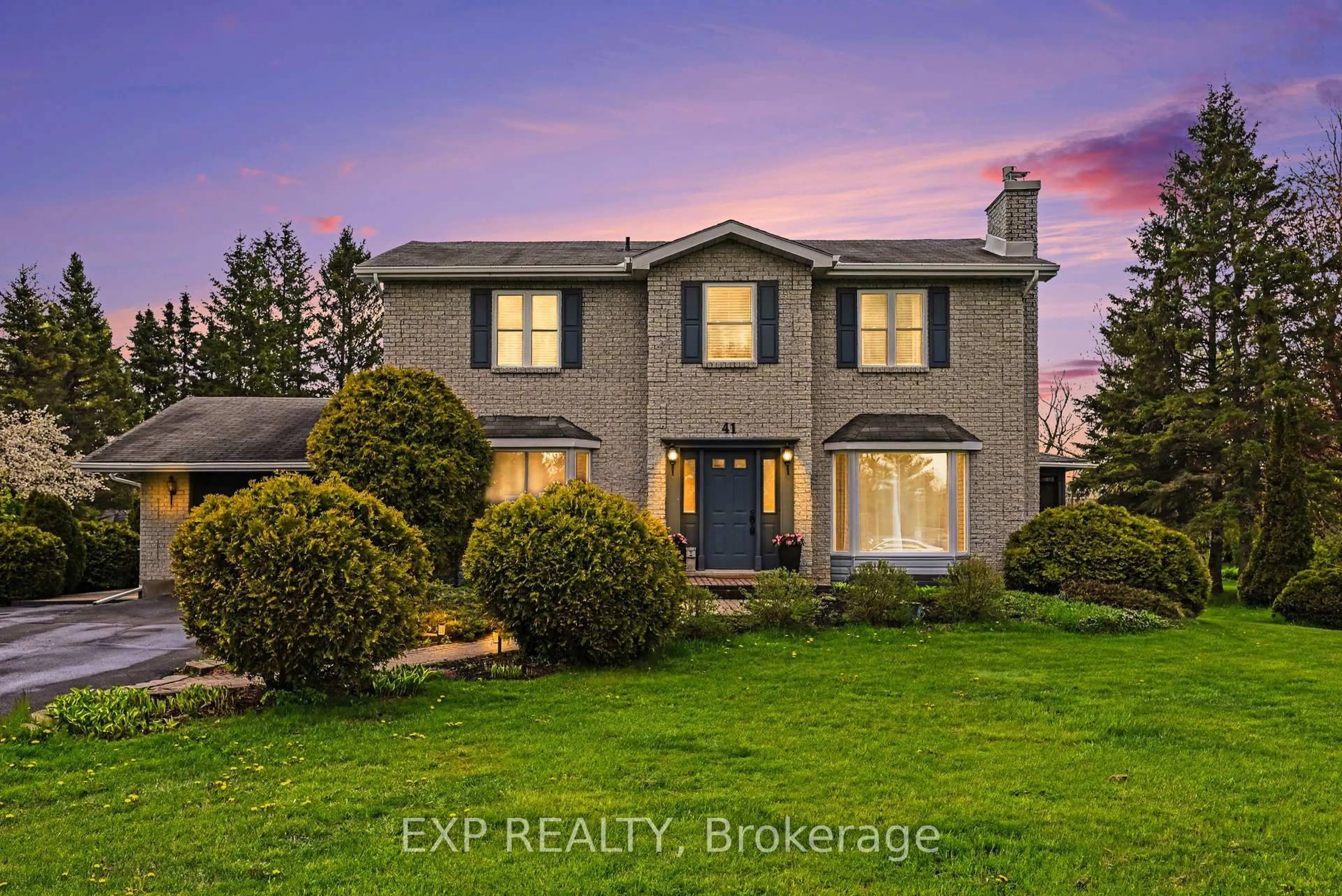 A pic from outside/outdoor area/front of a property/back of a property/a pic from drone, street for 41 Loyalist Cres, South Stormont Ontario K0C 1R0