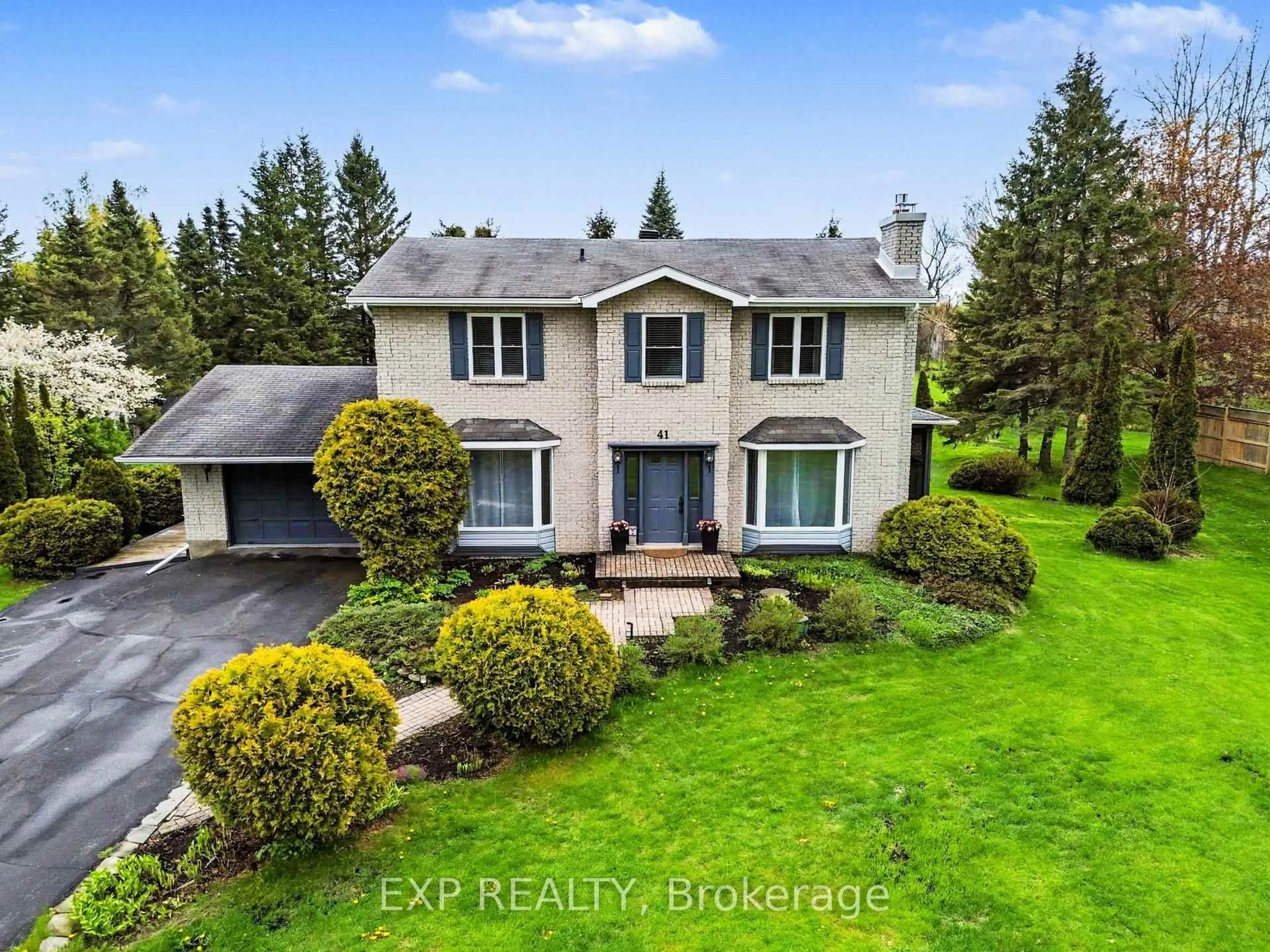 A pic from outside/outdoor area/front of a property/back of a property/a pic from drone, water/lake/river/ocean view for 41 Loyalist Cres, South Stormont Ontario K0C 1R0
