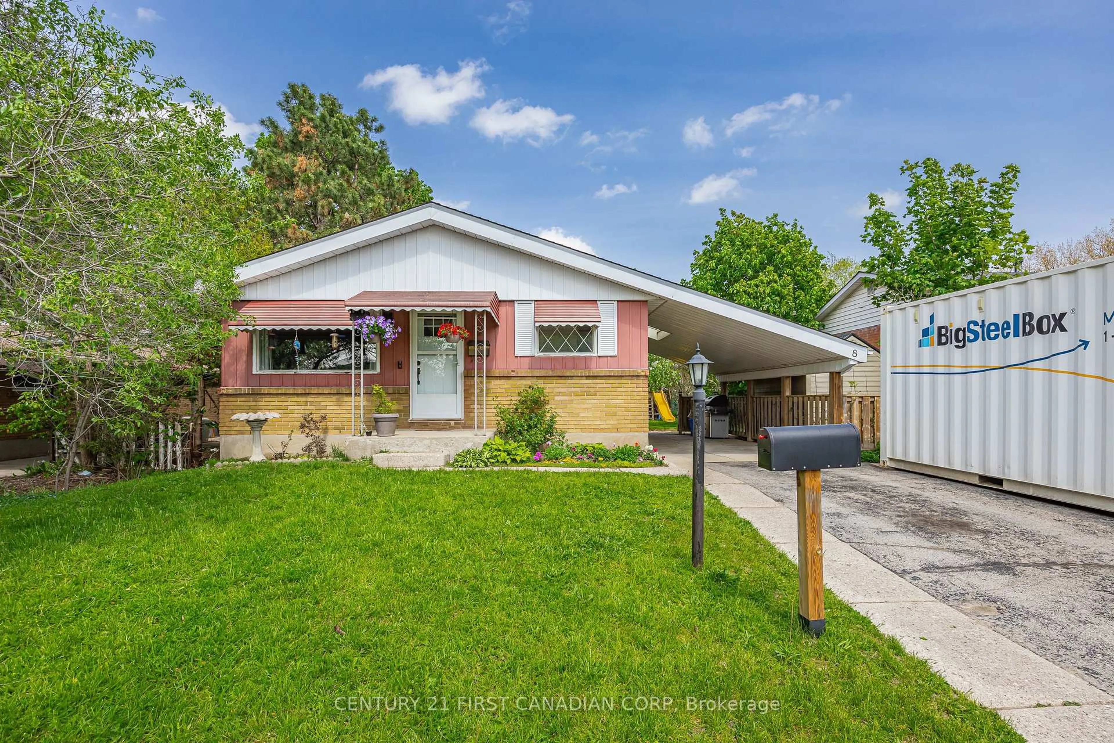 Unknown for 8 Kenwood Cres, London East Ontario N5Y 3W7