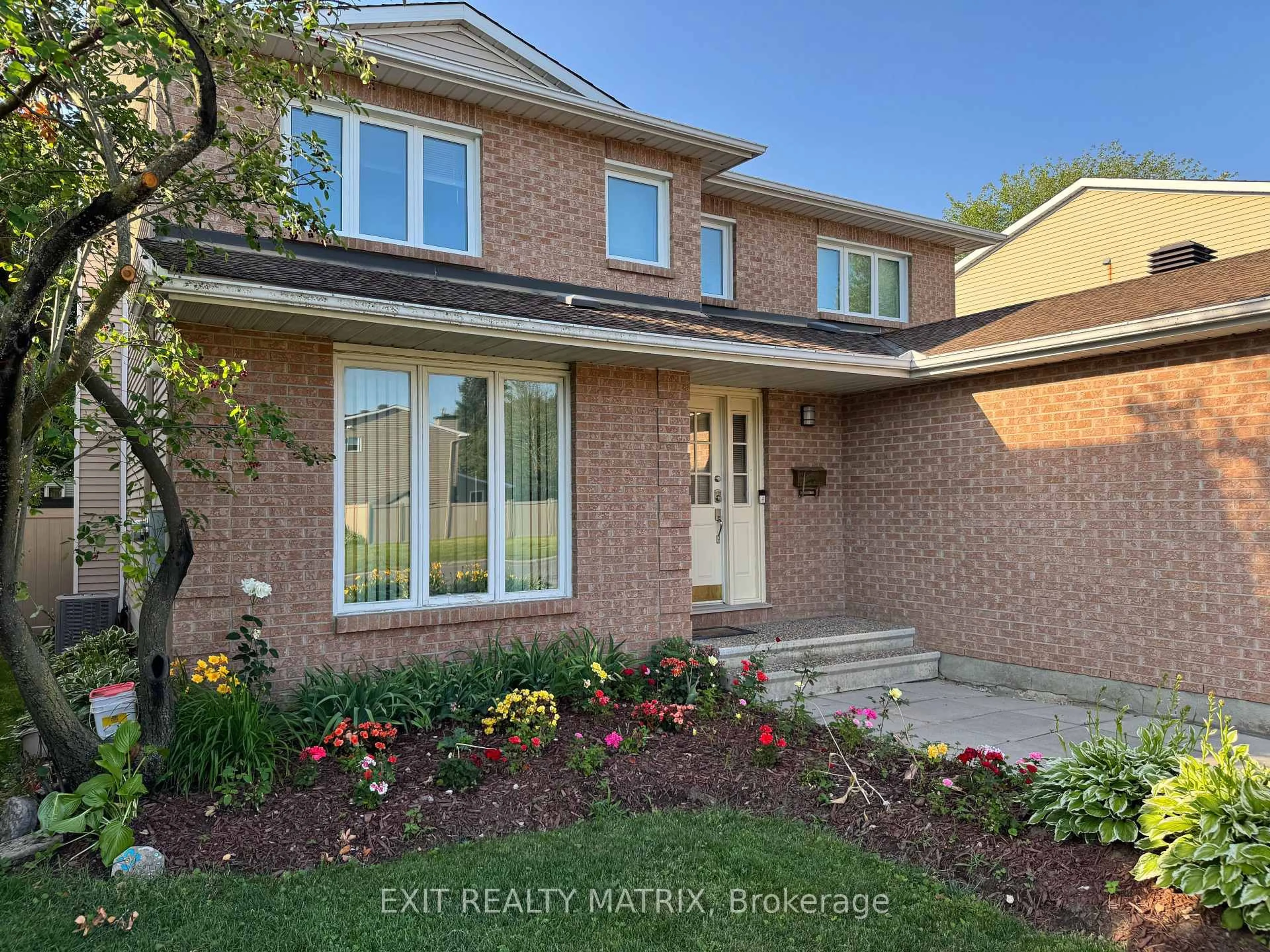 Home with brick exterior material, street for 5968 Meadowglen Dr, Orleans Ontario K1C 5Y2