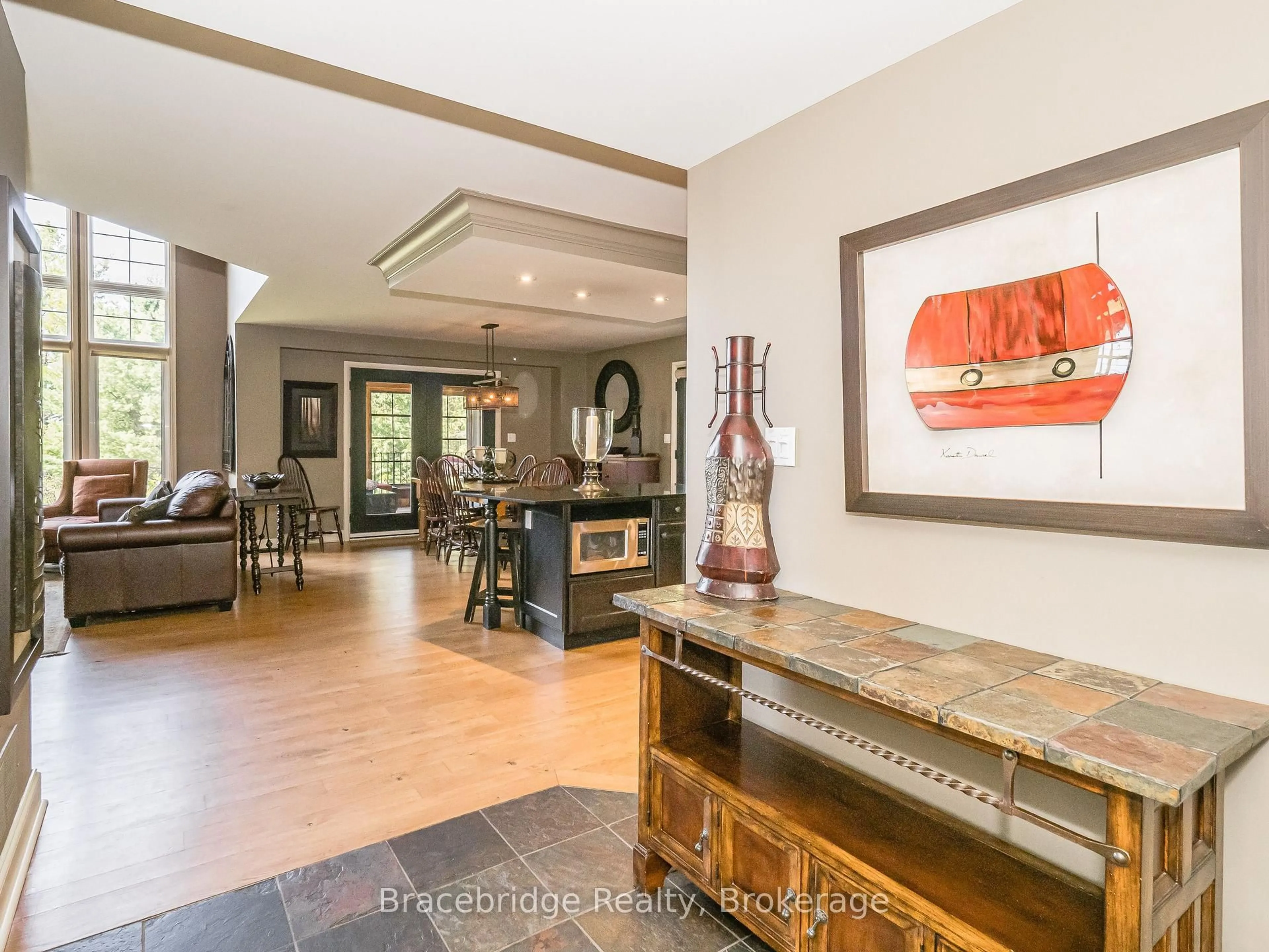 Indoor foyer for 3876 Muskoka Rd 118 Highway #Sandfield 8 W4, Muskoka Lakes Ontario P0B 1J0