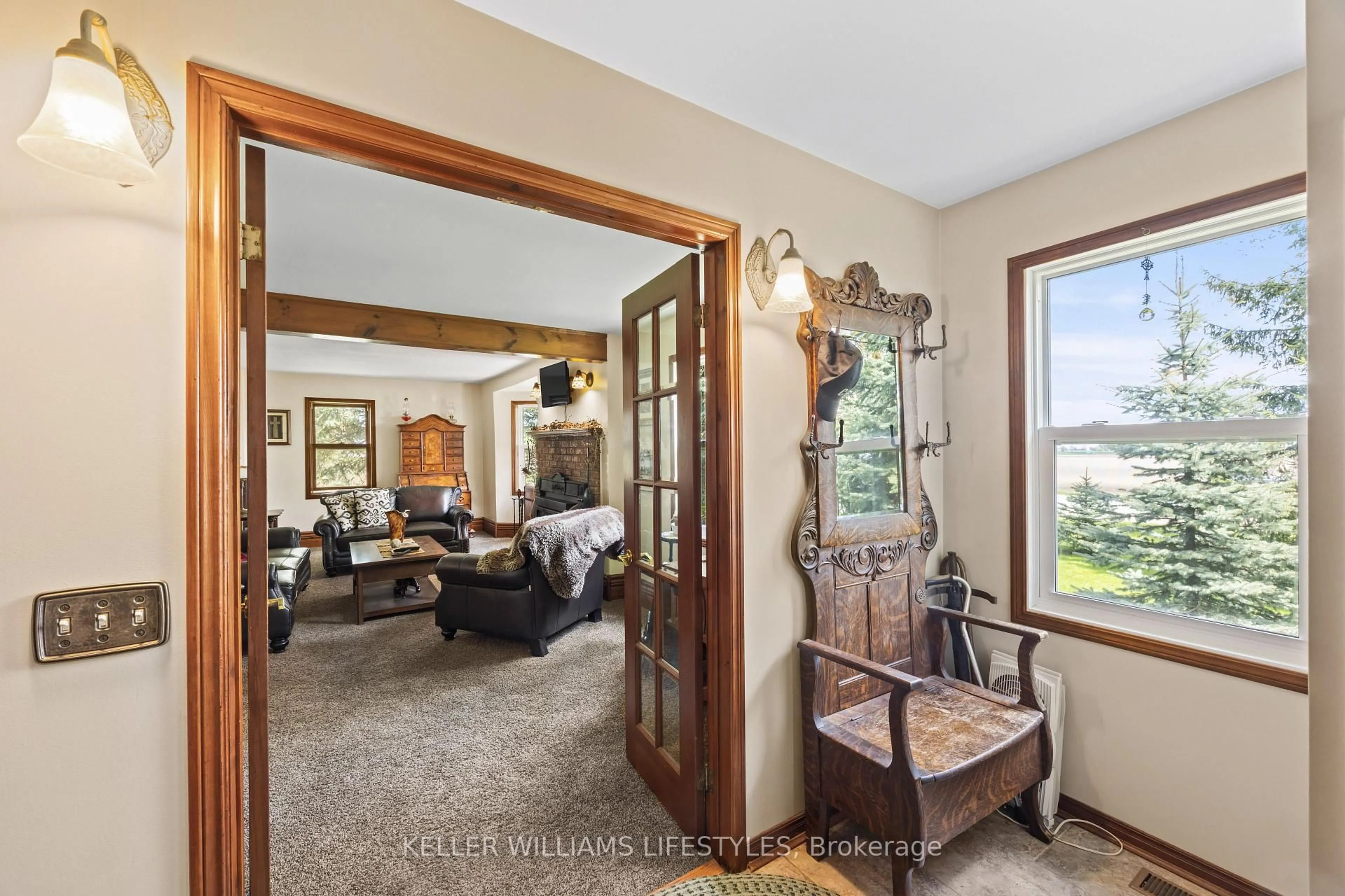 Indoor foyer for 34465 Mitchell Line, Lucan Biddulph Ontario N0M 2J0