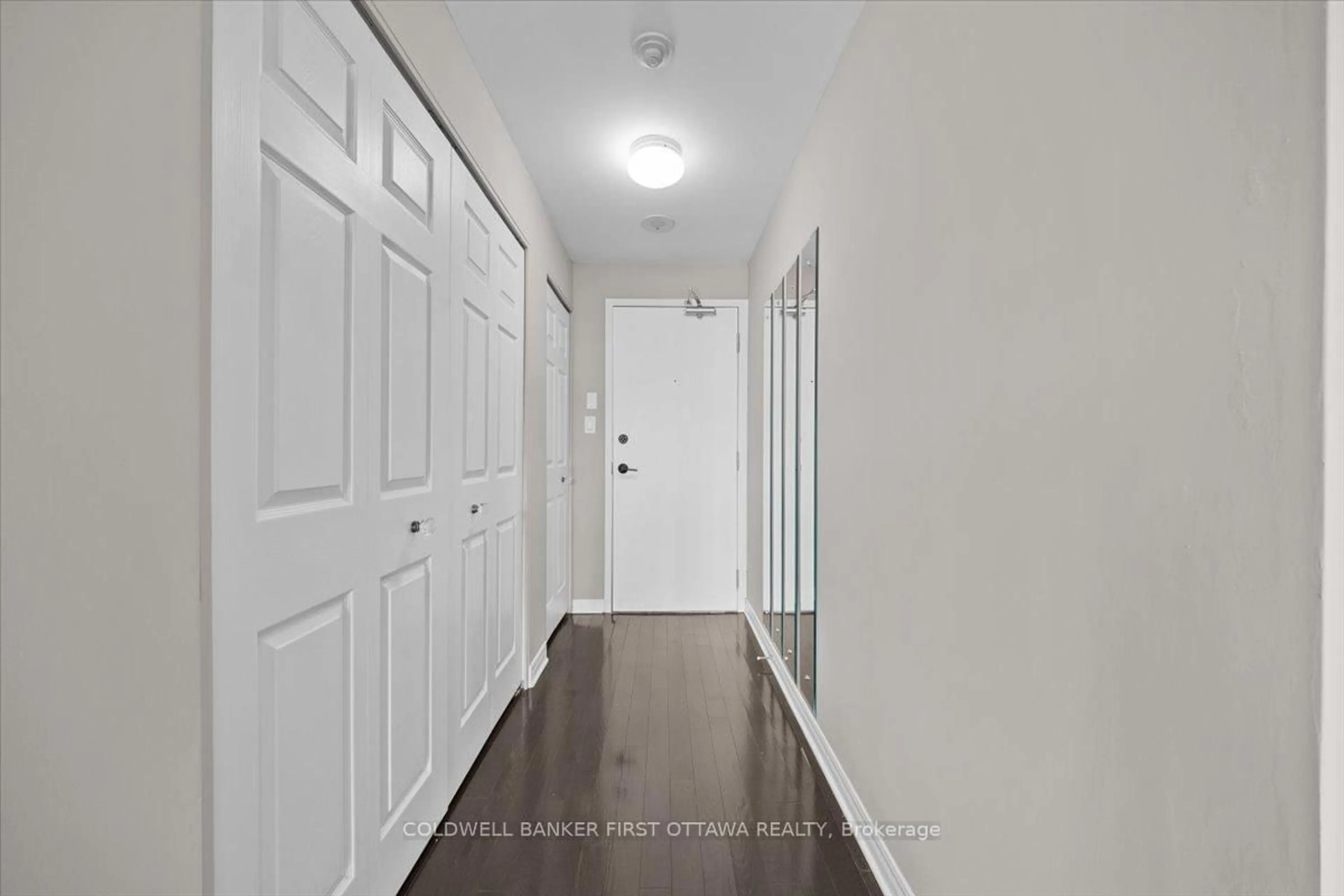 Indoor entryway for 134 YORK St #305, Ottawa Ontario K1N 1K8