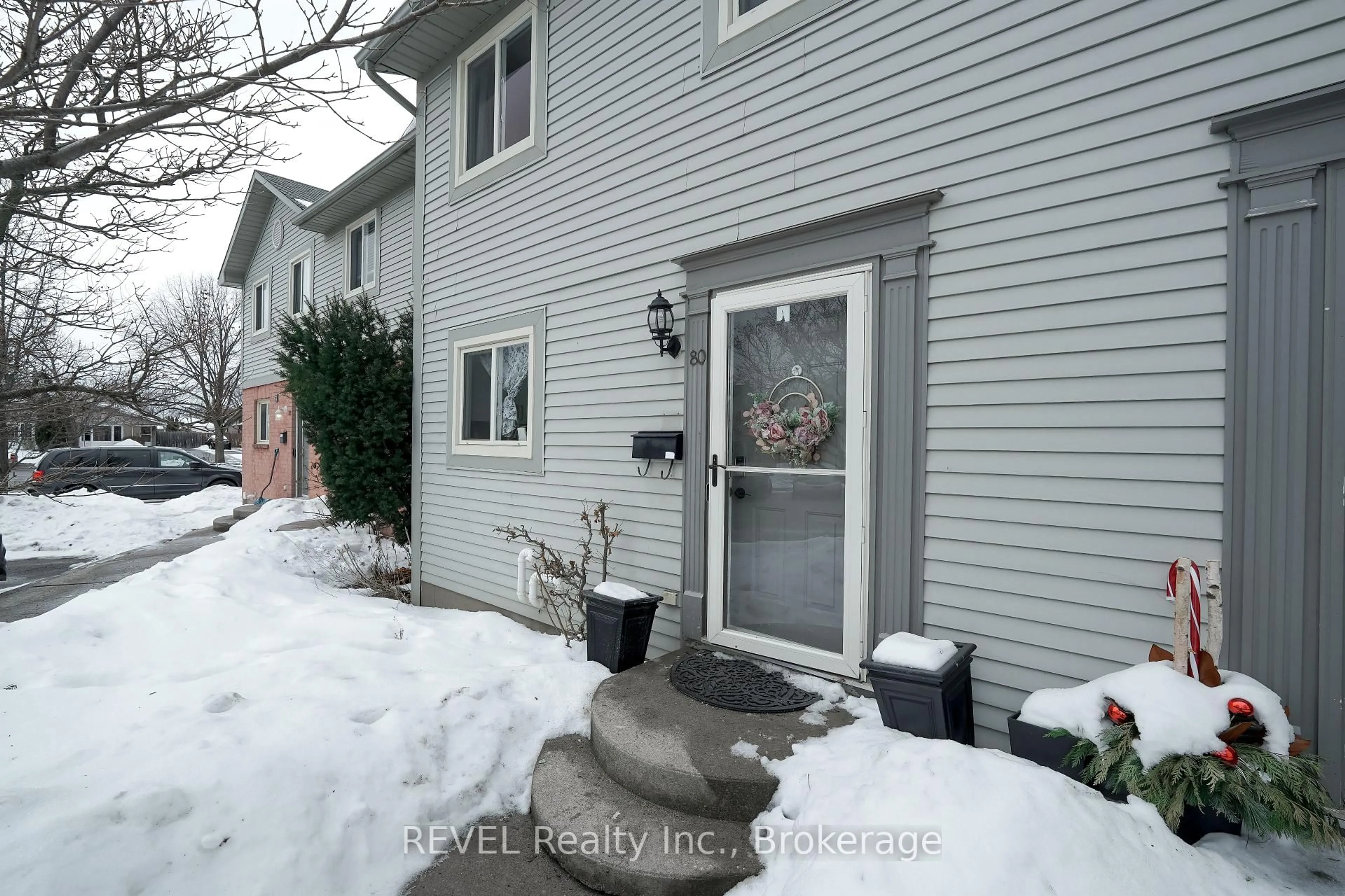 Patio, street for 65 Dorchester Blvd #80, St. Catharines Ontario L2M 7T2