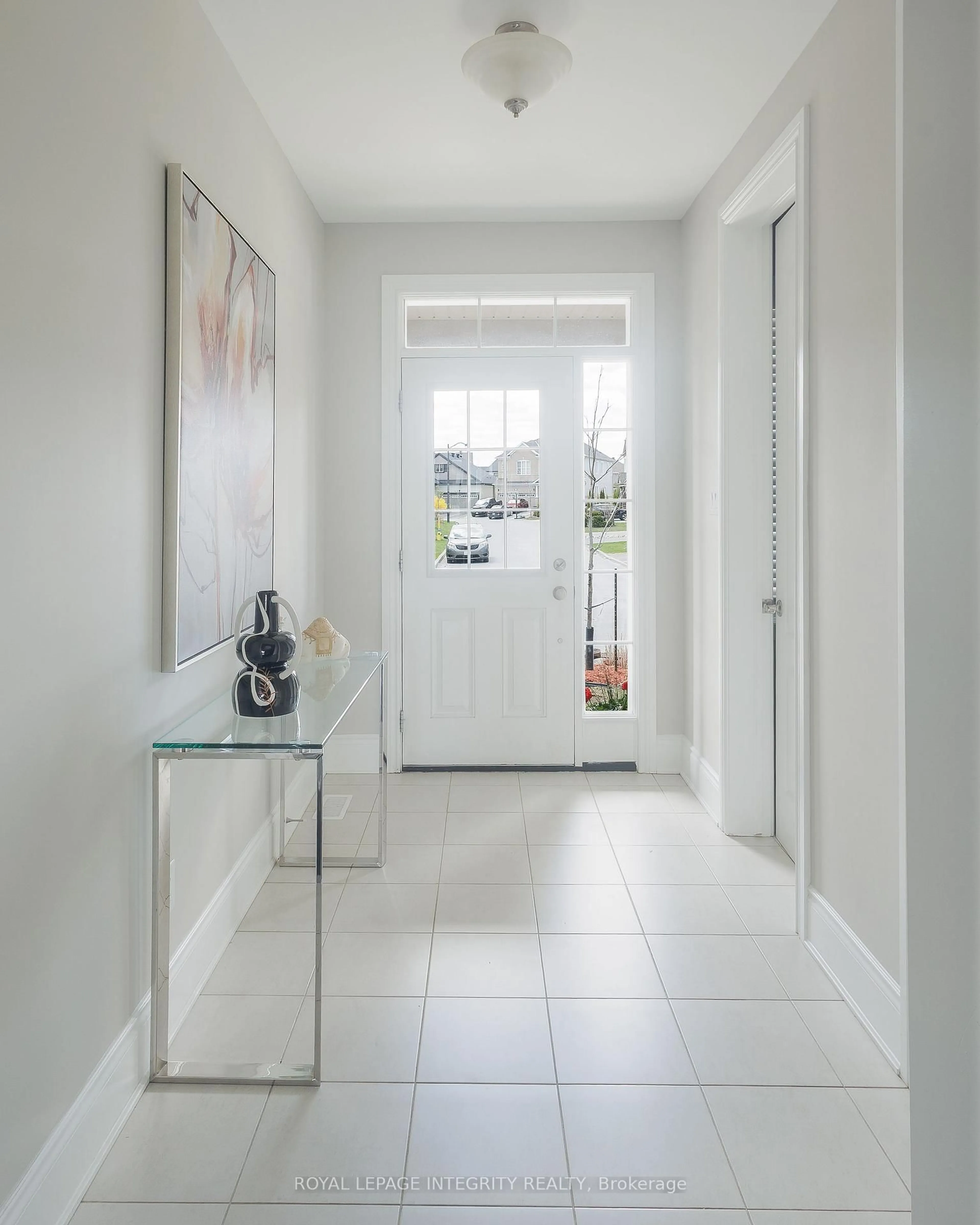 Indoor entryway for 224 Ponderosa St, Ottawa Ontario K2S 1E7