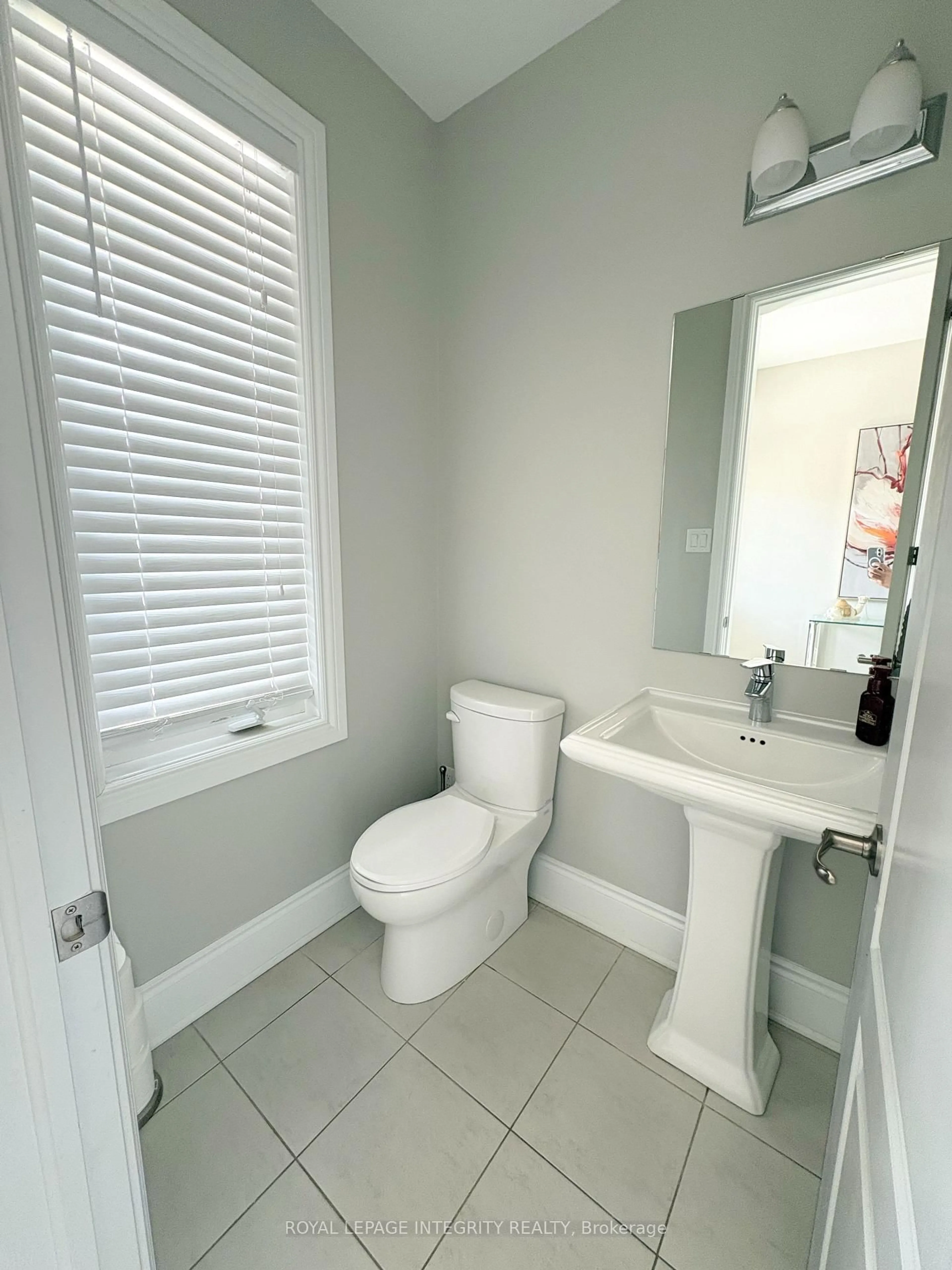 Standard bathroom, unknown for 224 Ponderosa St, Ottawa Ontario K2S 1E7