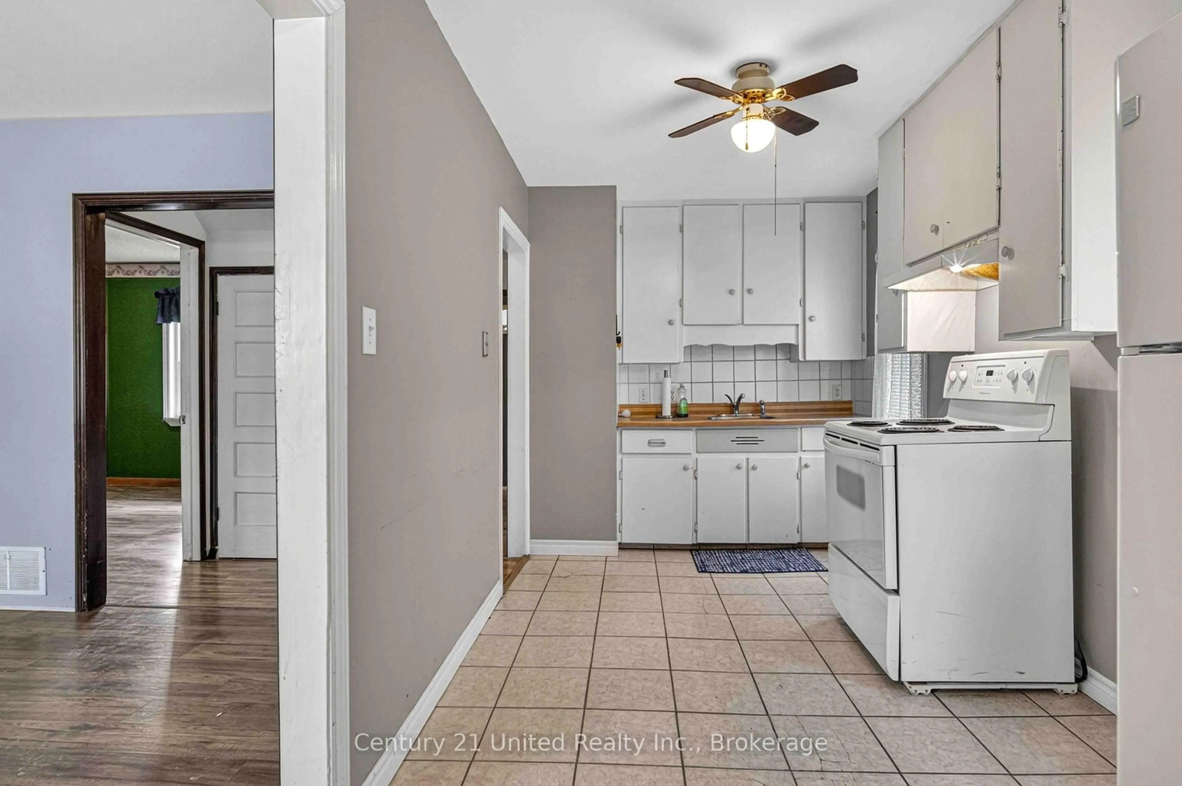 Standard kitchen, ceramic/tile floor for 551 Rose Ave, Peterborough Ontario K9J 4E6