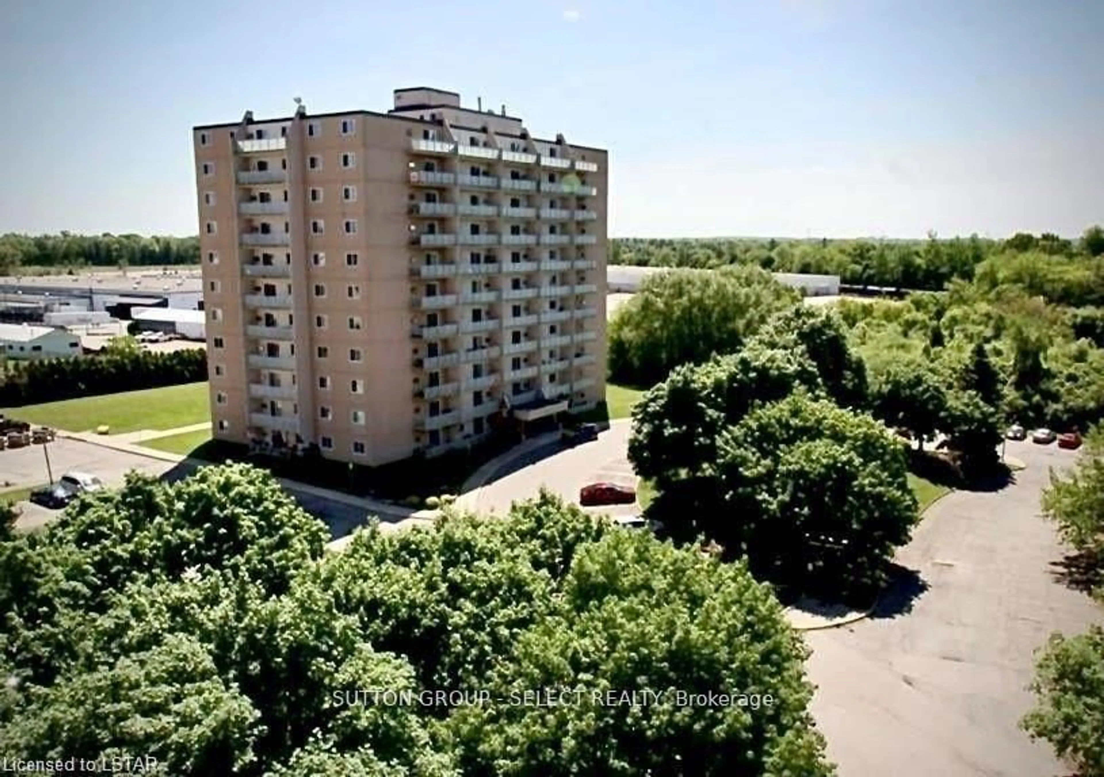 A pic from outside/outdoor area/front of a property/back of a property/a pic from drone, building for 563 Mornington Ave #212, London East Ontario N5Y 4T8