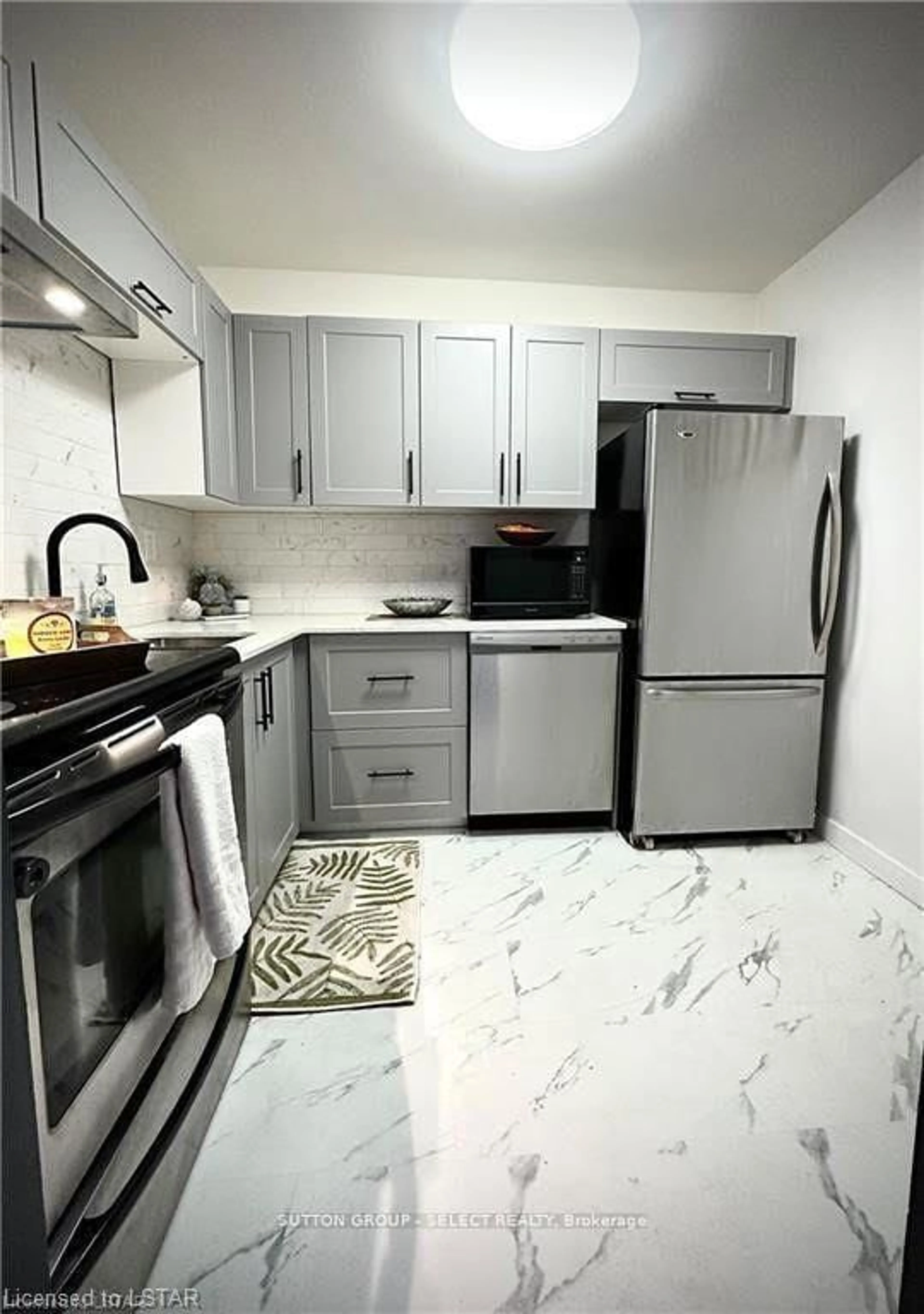 Standard kitchen, ceramic/tile floor for 563 Mornington Ave #212, London East Ontario N5Y 4T8