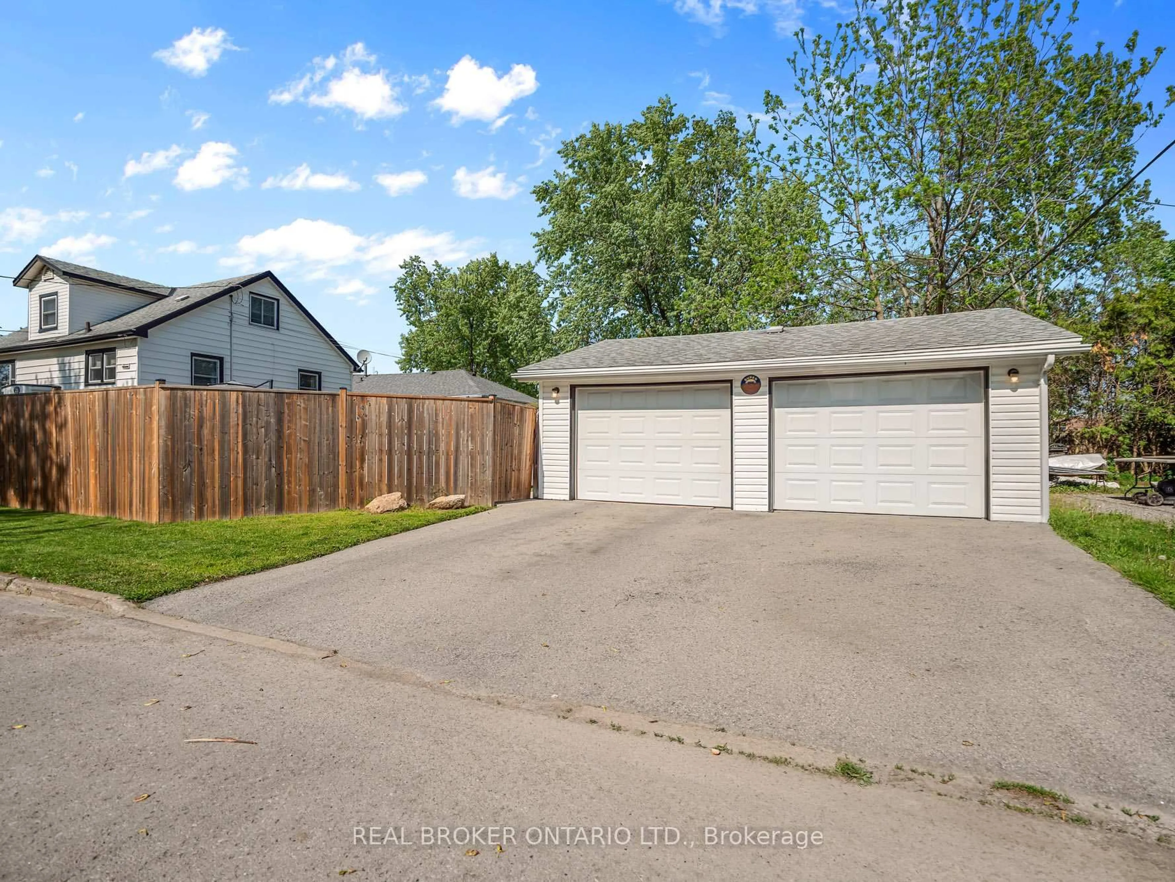 Unknown for 21 Hilda St, St. Catharines Ontario L2S 1Z7