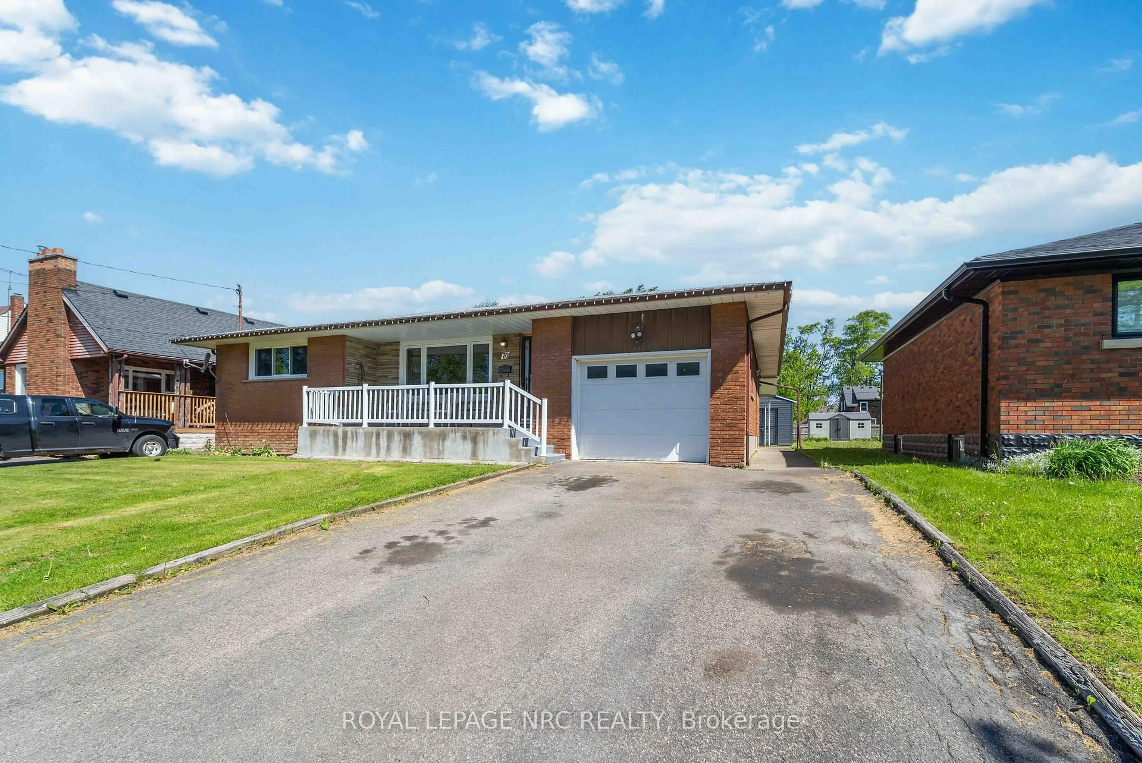A pic from outside/outdoor area/front of a property/back of a property/a pic from drone, street for 70 Second St, Welland Ontario L3B 4T6