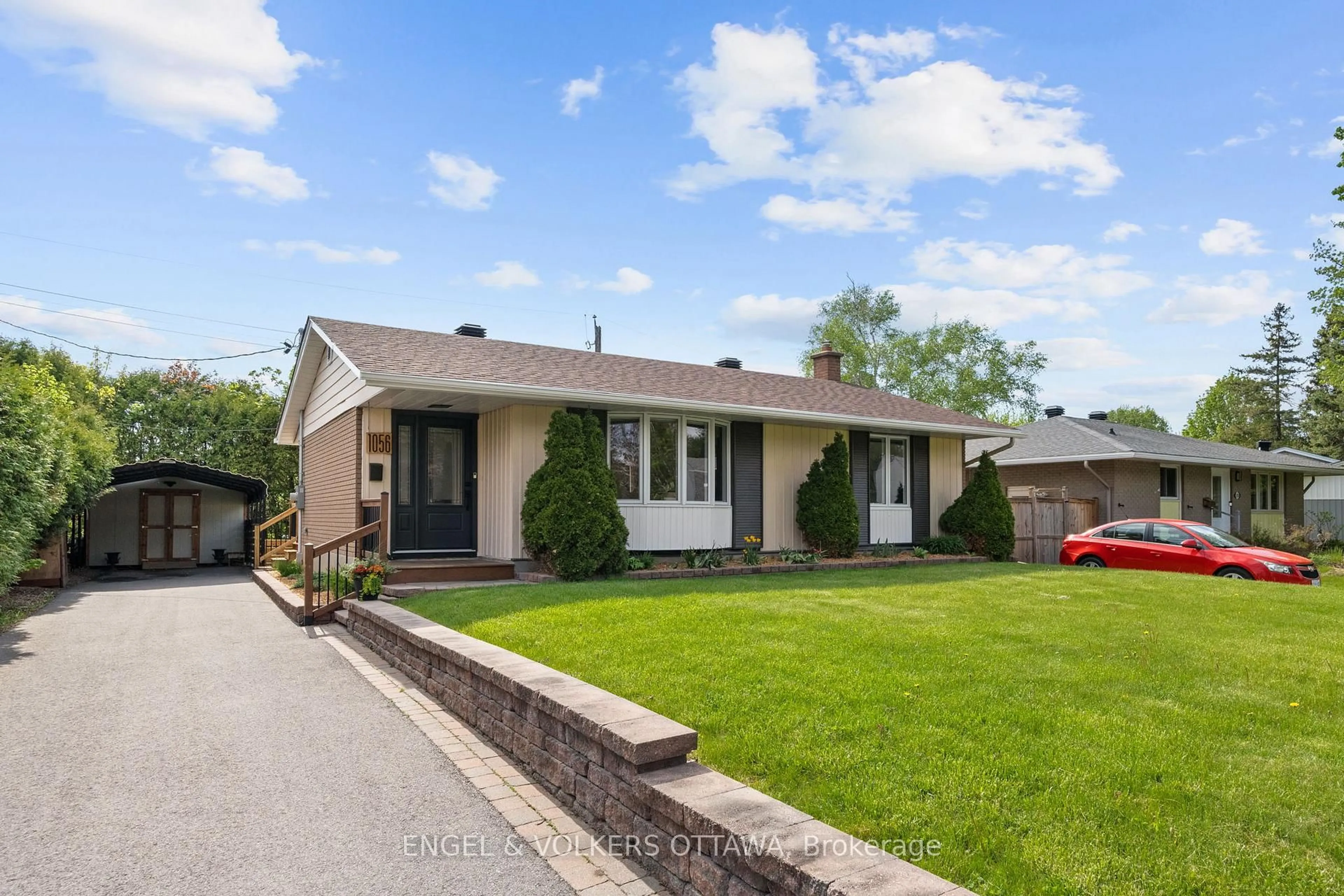 Unknown for 1056 Hindley St, Ottawa Ontario K2B 5M1
