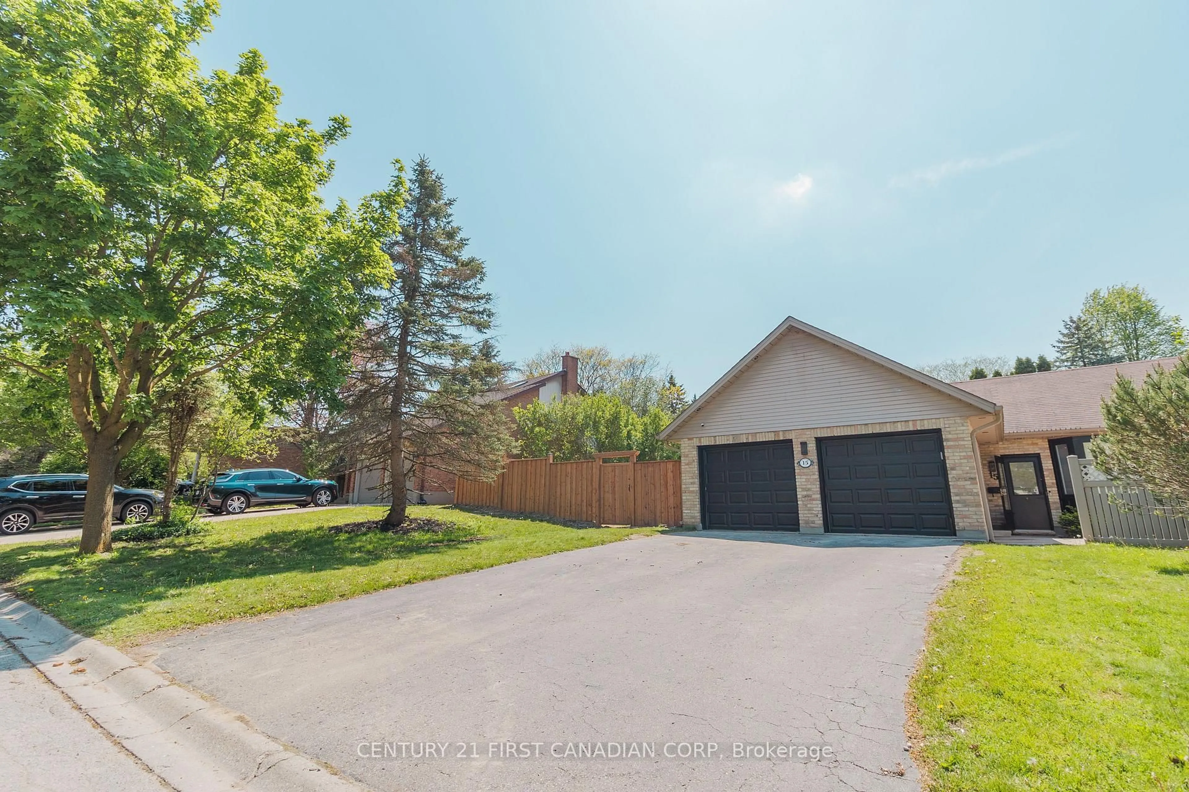 A pic from outside/outdoor area/front of a property/back of a property/a pic from drone, street for 15 Bybrook Crt, London North Ontario N5X 3A5
