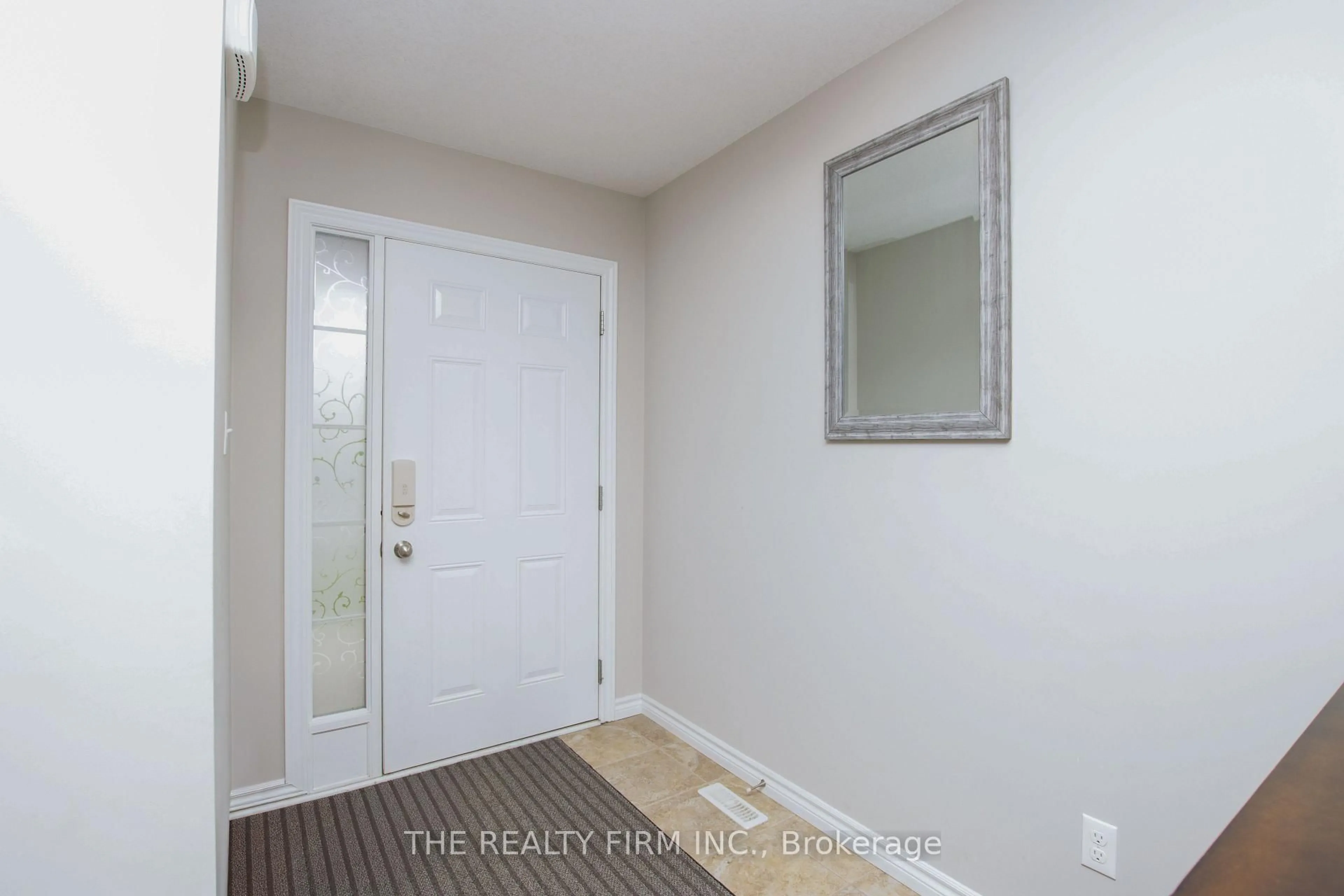 Indoor entryway for 884 Reeves Ave, London North Ontario N6G 0G9