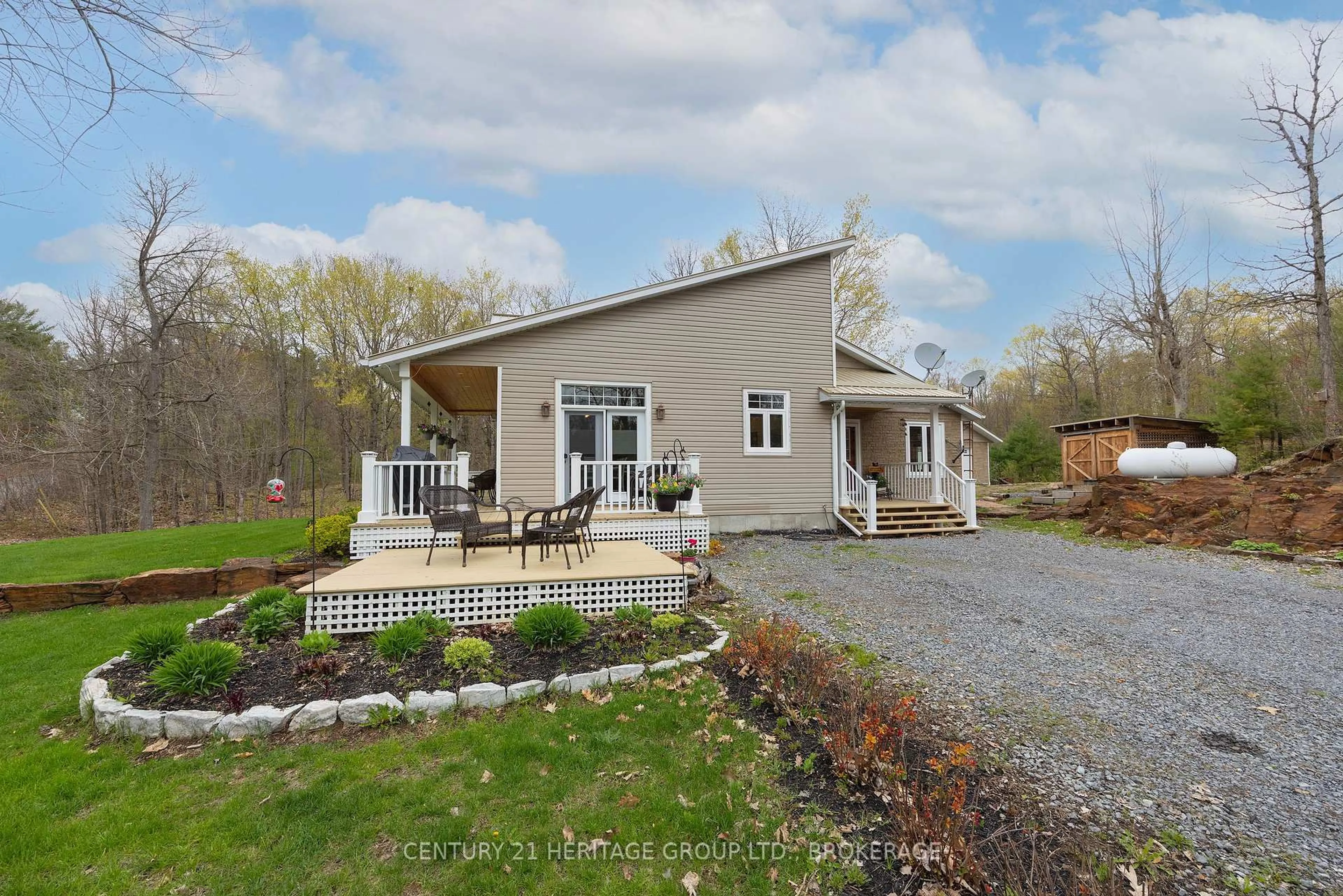 A pic from outside/outdoor area/front of a property/back of a property/a pic from drone, street for 173 Castle Rock Lane, Tamworth Ontario K0K 3G0