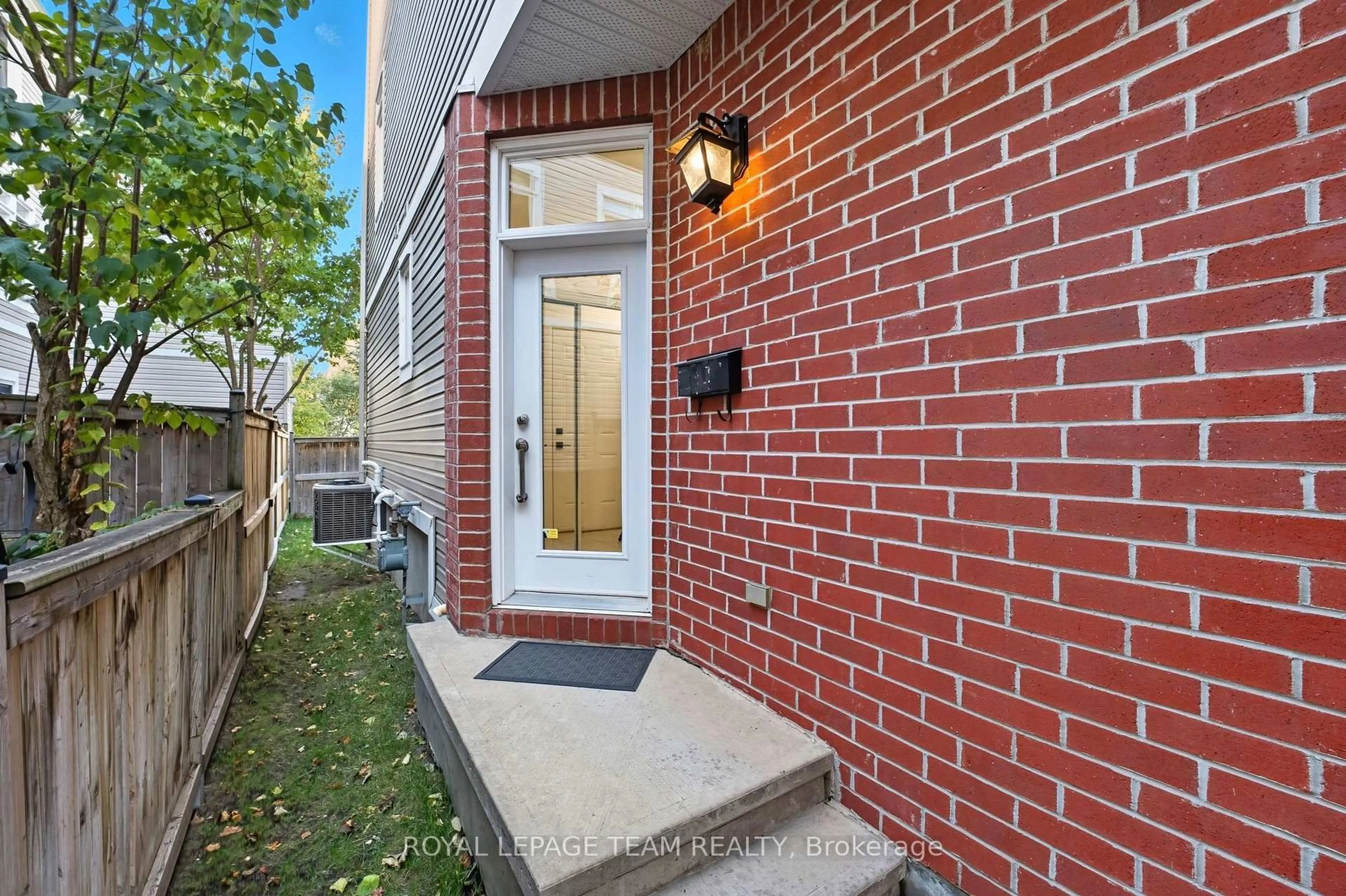 Home with brick exterior material, street for 1512 Clementine Blvd, Ottawa Ontario K1H 8E9