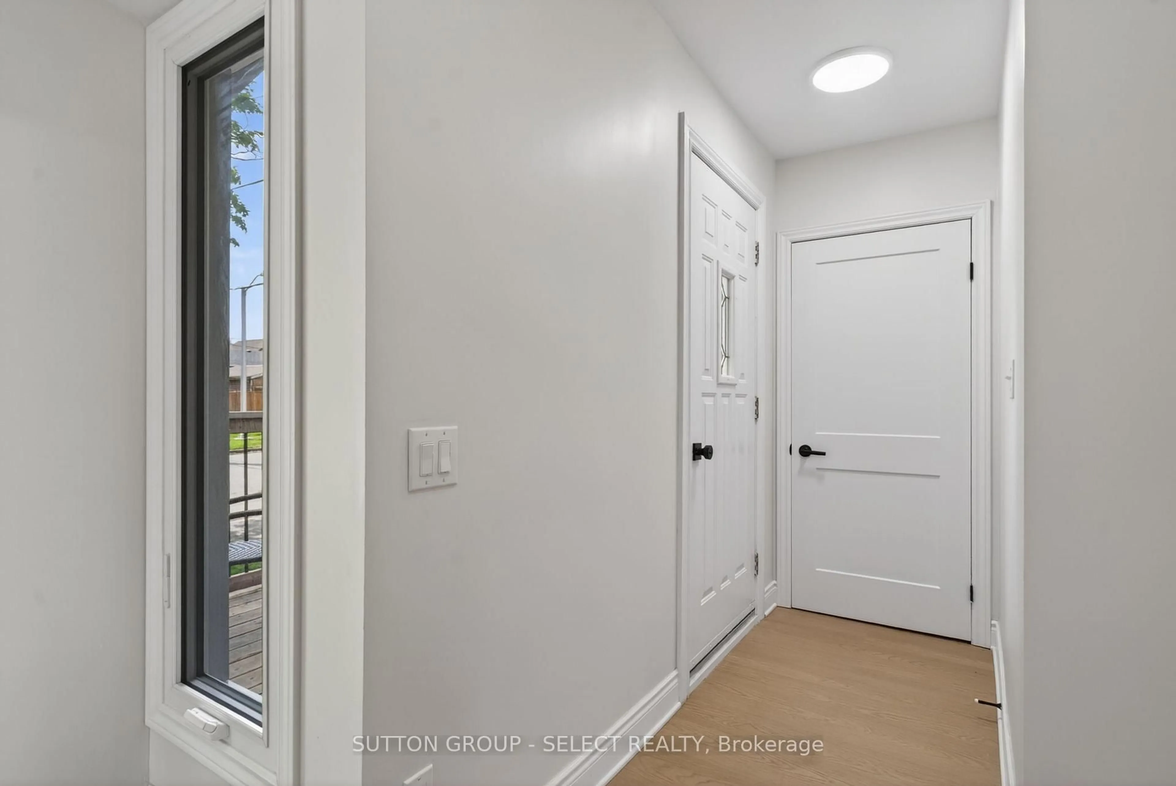 Indoor entryway for 50 Glass Ave, London East Ontario N5W 1Z7