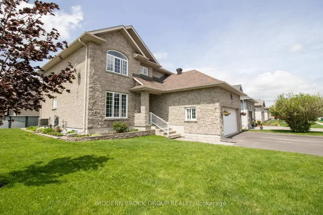 1000 Crestwood Dr, Brockville 2