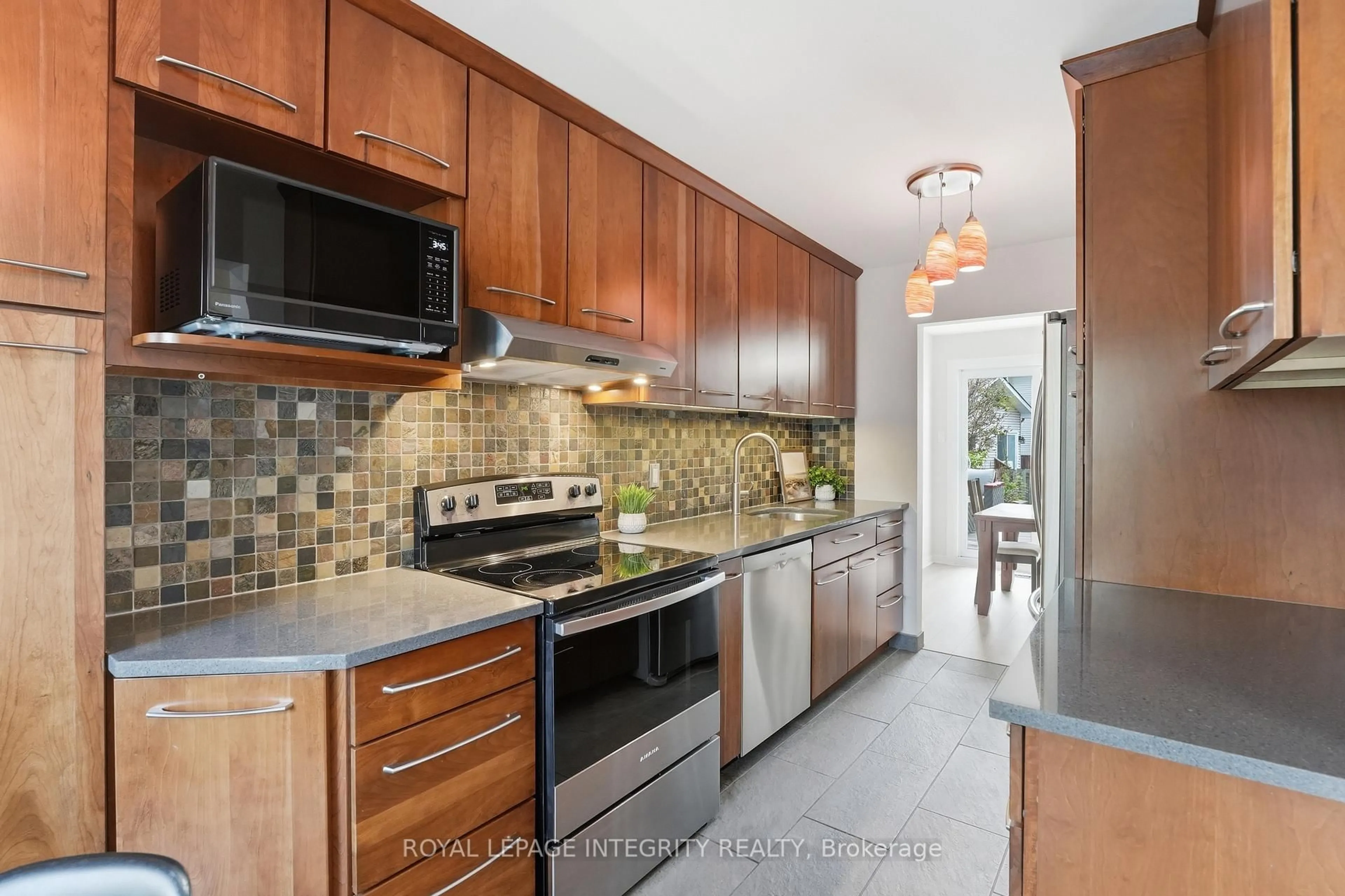 Contemporary kitchen, ceramic/tile floor for 40 Barra Ave, Kanata Ontario K2L 2S1