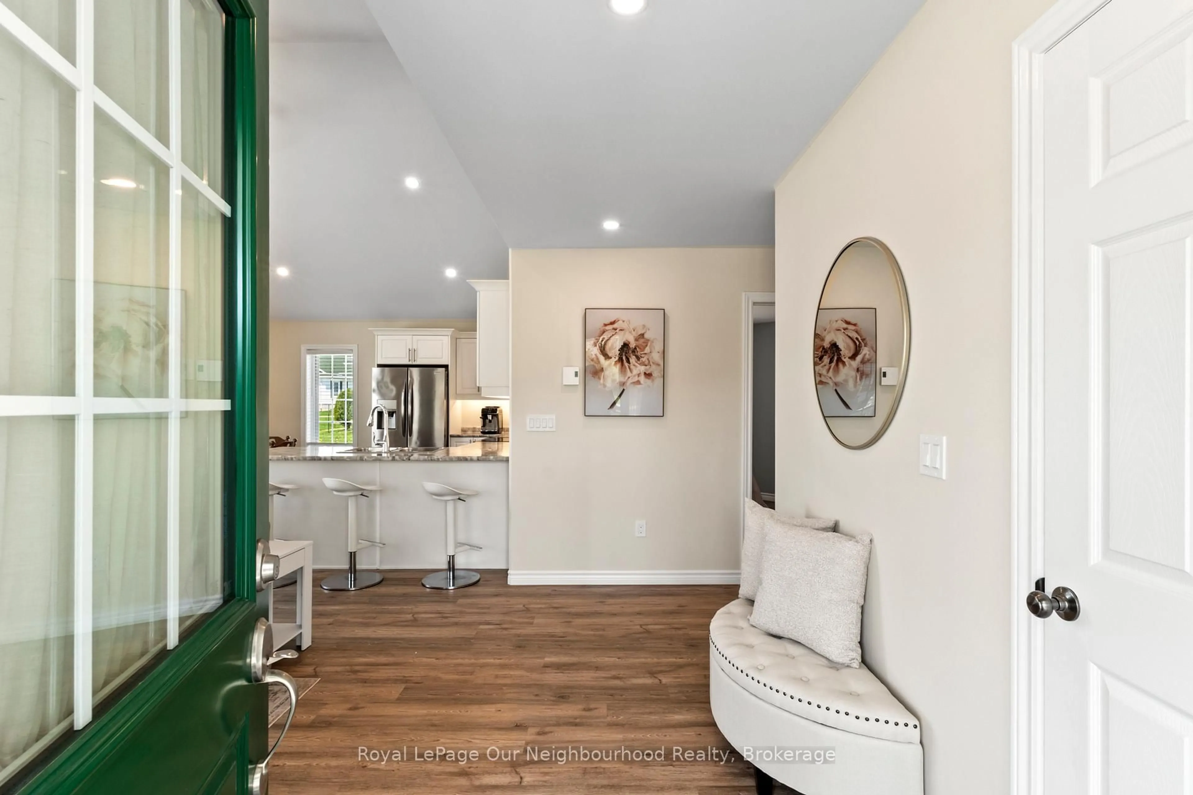Indoor entryway for 300 Croft St #1602, Port Hope Ontario L1A 0E1