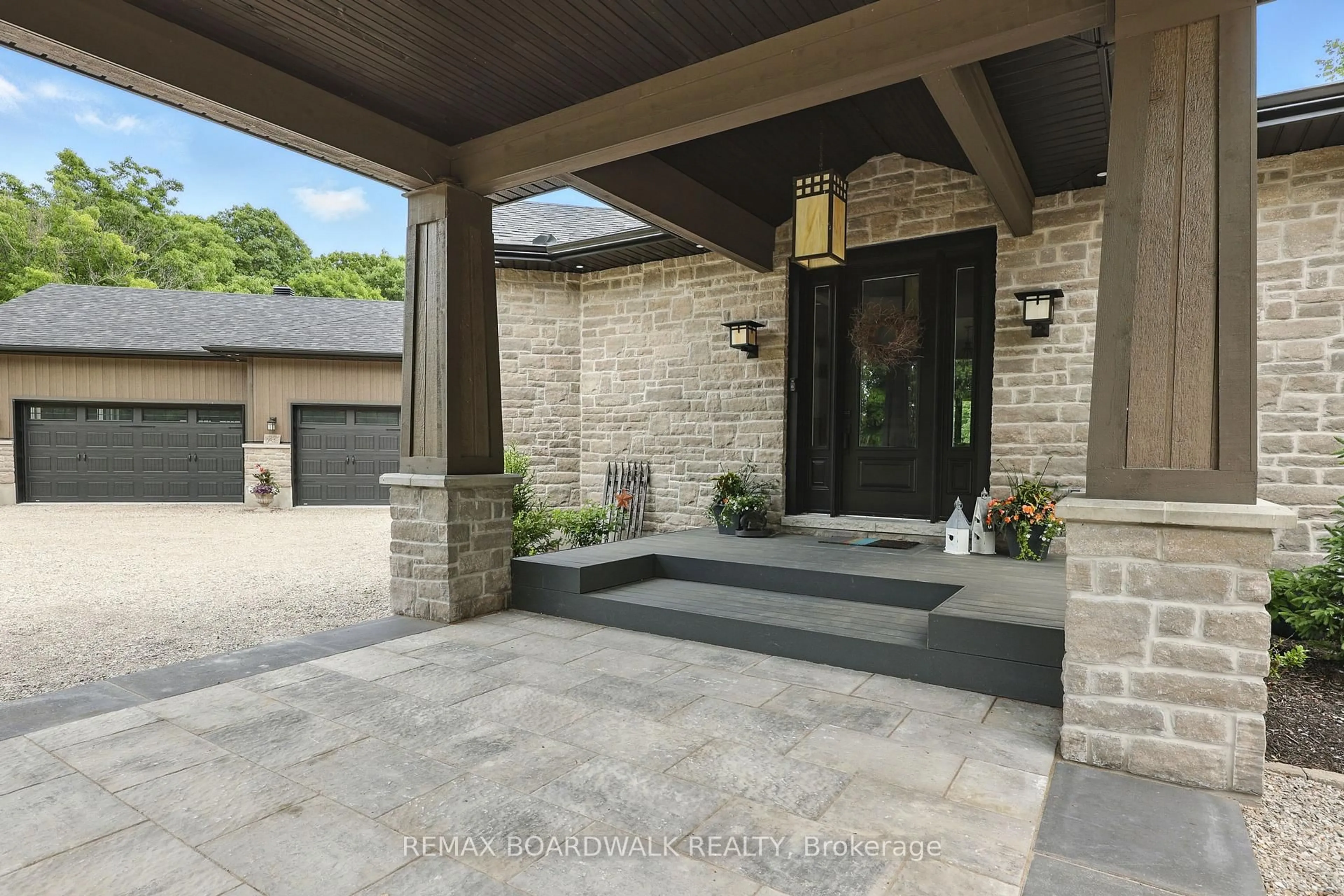 Indoor entryway for 1155 Ebbs Bay Rd, Carleton Place Ontario K7C 0C5