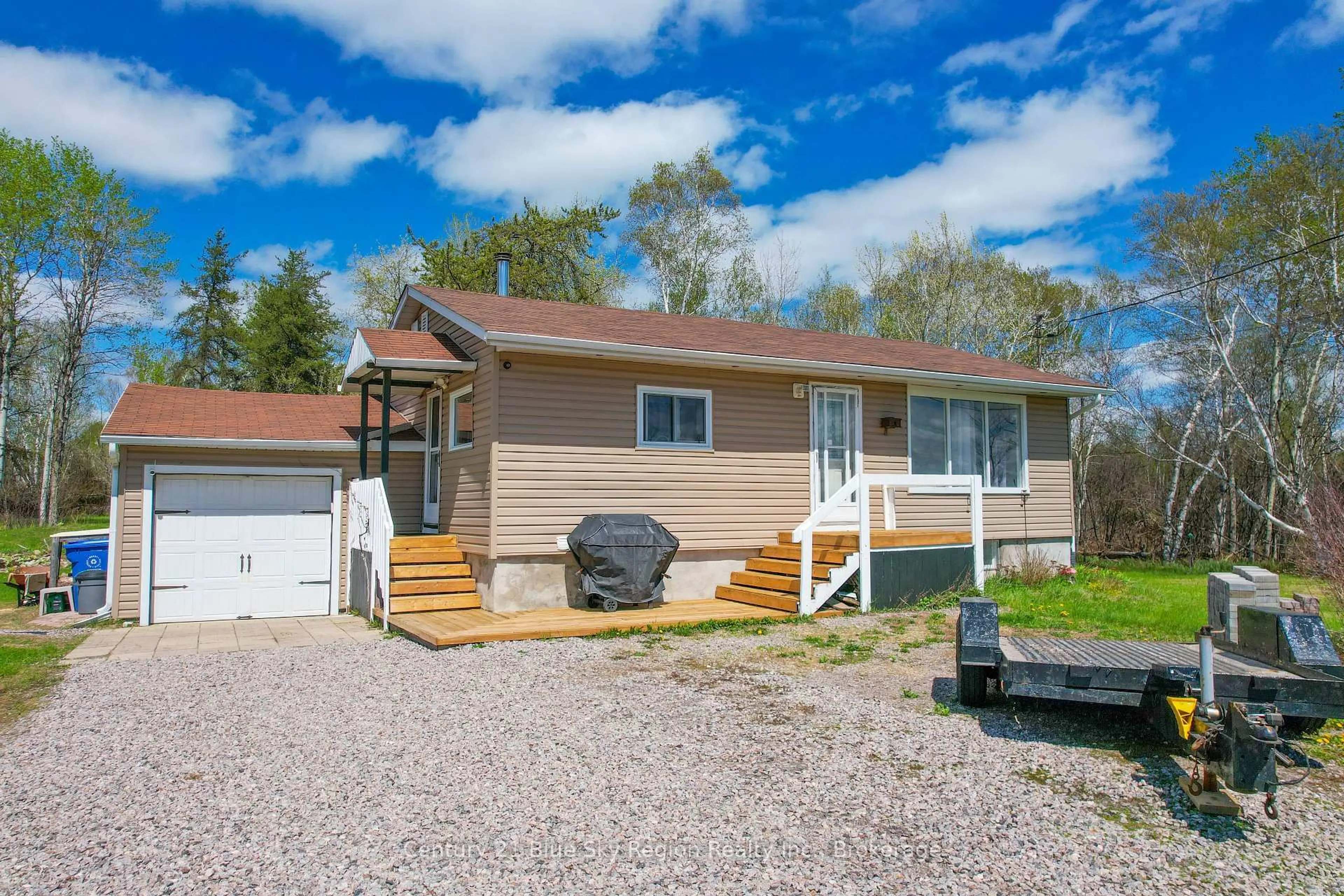 Home with vinyl exterior material, unknown for 1742 Highway 17, East Ferris Ontario P0H 1H0