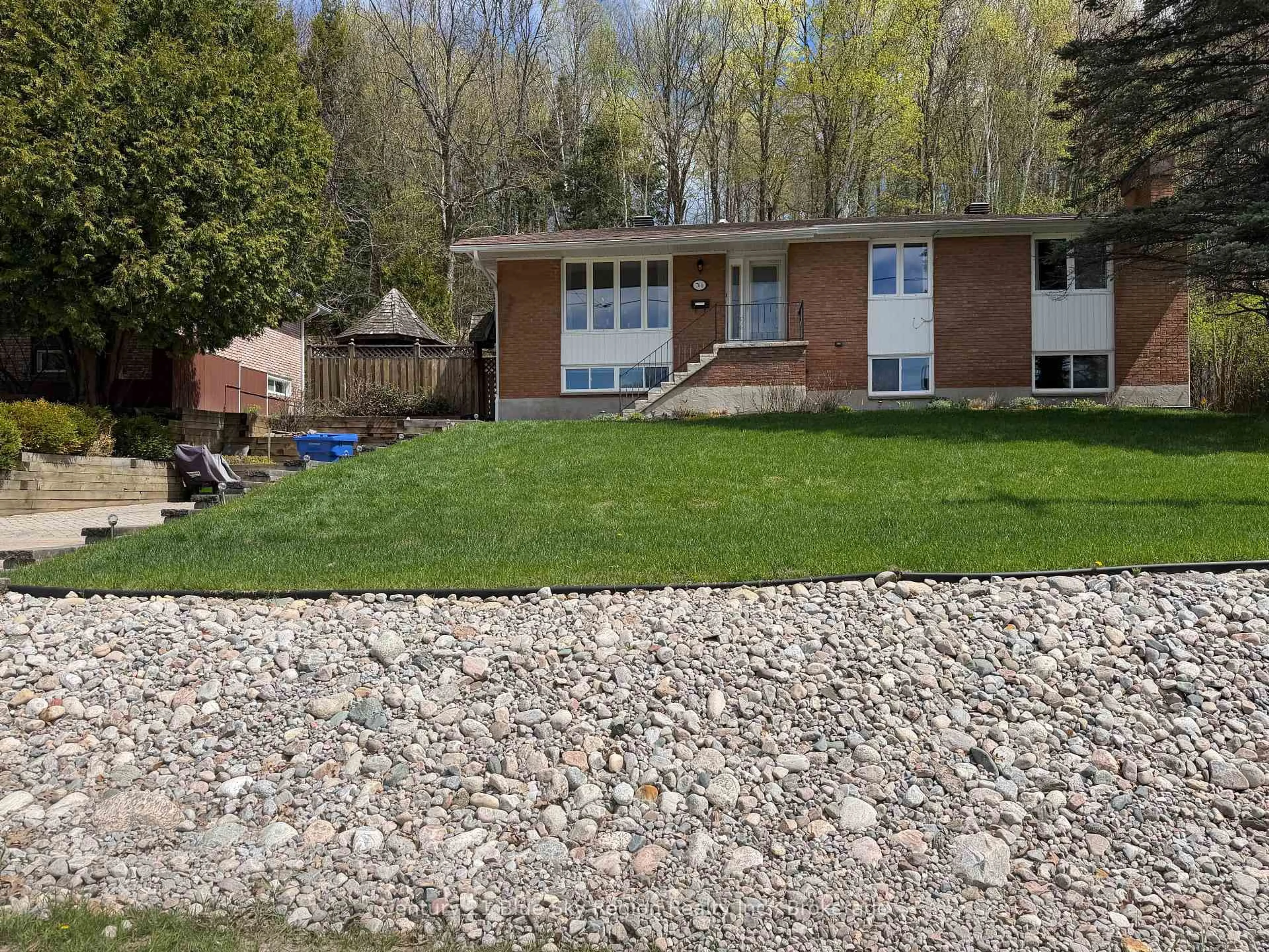 A pic from outside/outdoor area/front of a property/back of a property/a pic from drone, water/lake/river/ocean view for 766 SKI CLUB Rd, North Bay Ontario P1B 8E5