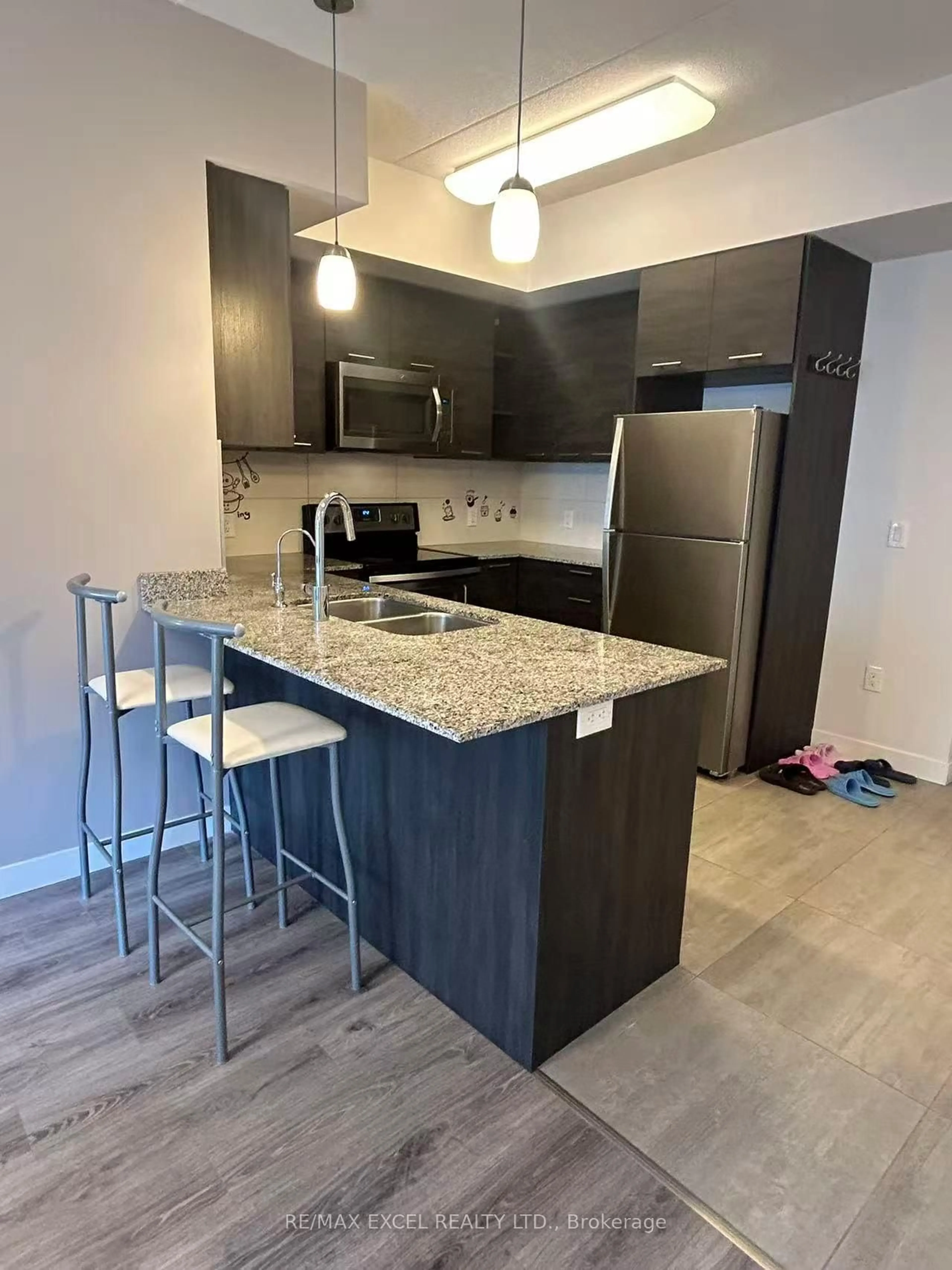 Standard kitchen, unknown for 251 Hemlock St #615, Waterloo Ontario N2L 3R4