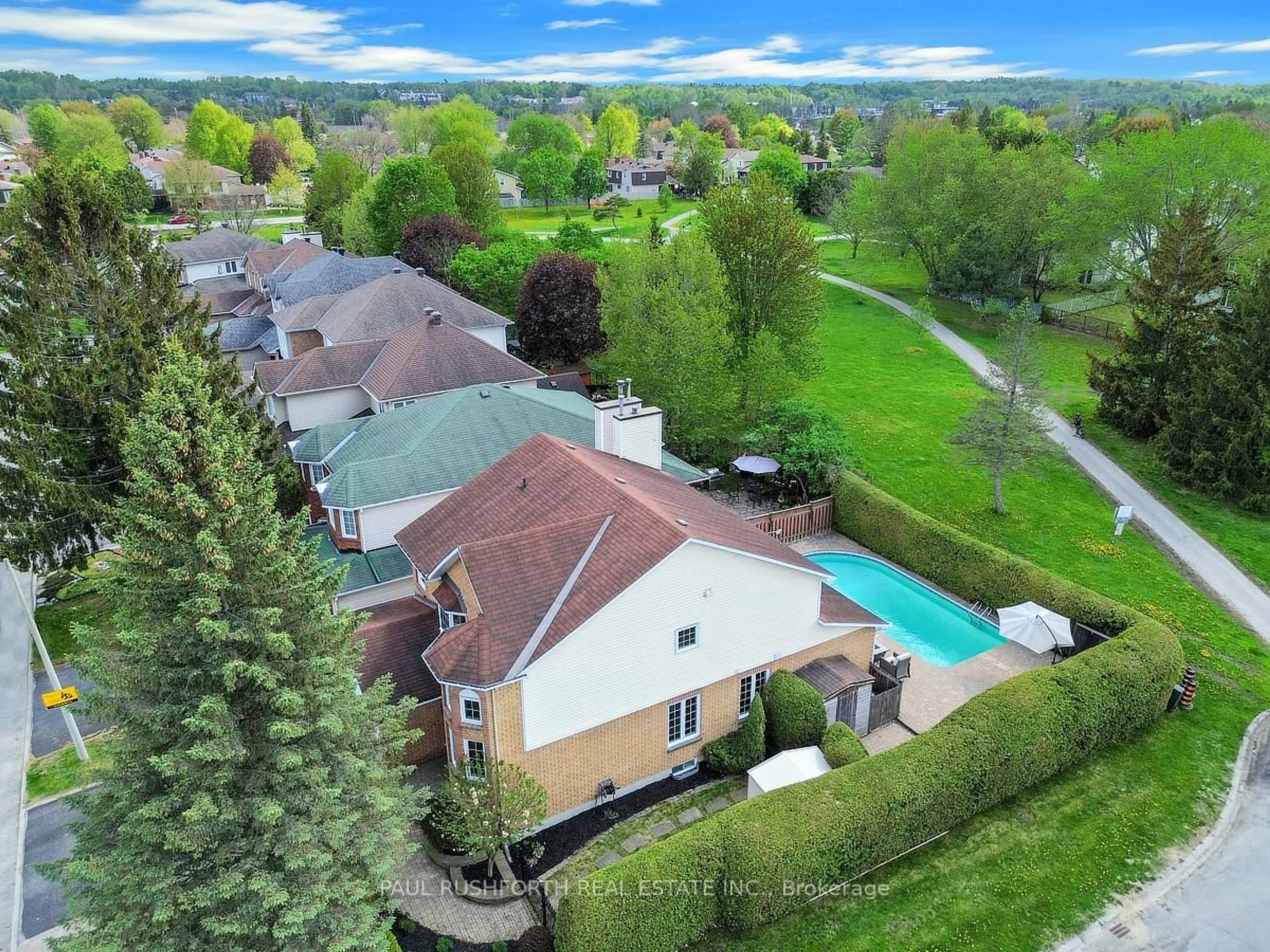 A pic from outside/outdoor area/front of a property/back of a property/a pic from drone, mountain view for 6400 Bernice Crt, Orleans Ontario K1C 7E5