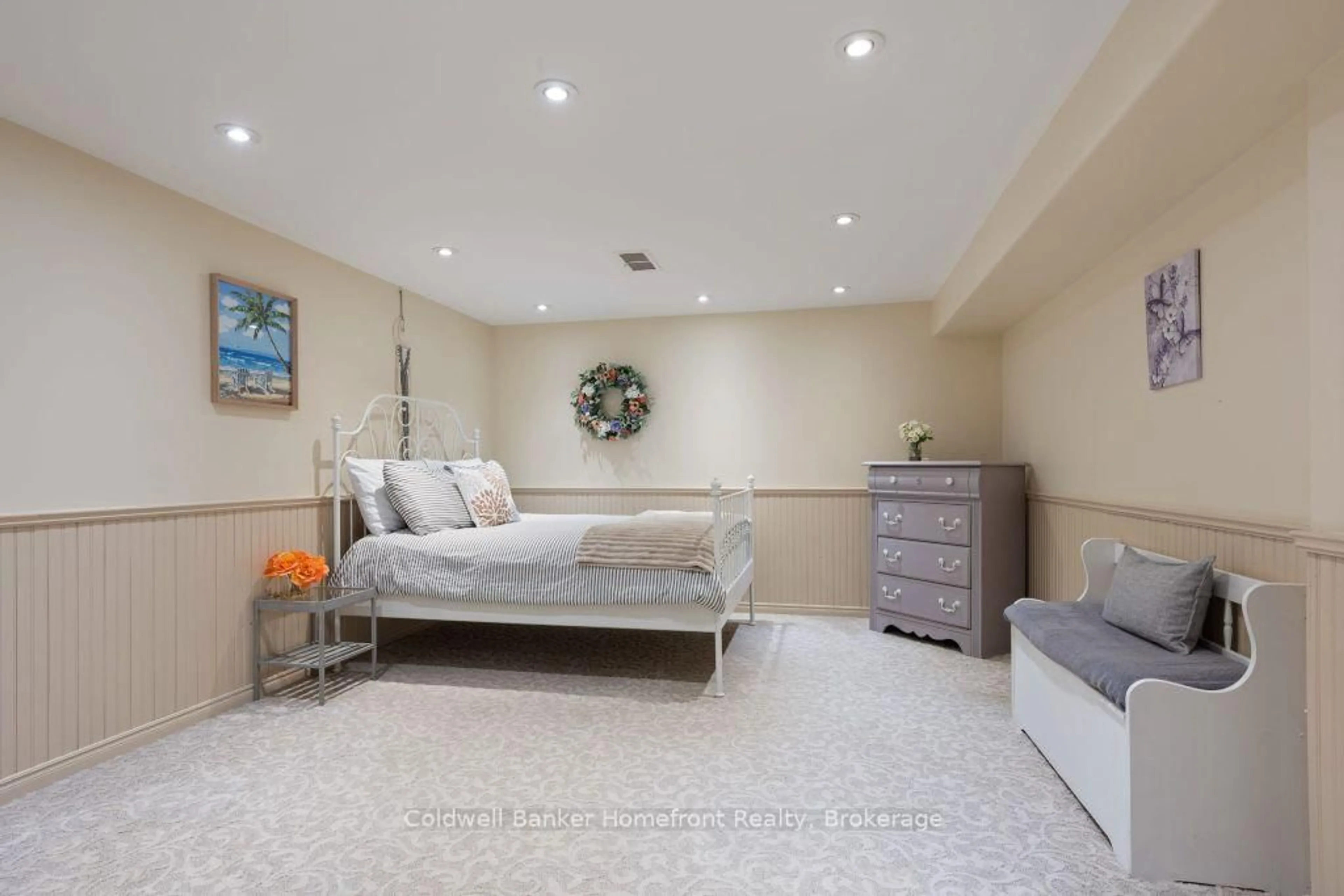 Bedroom with bed, unknown for 35 Golfdale Rd, Brantford Ontario N3T 5H6