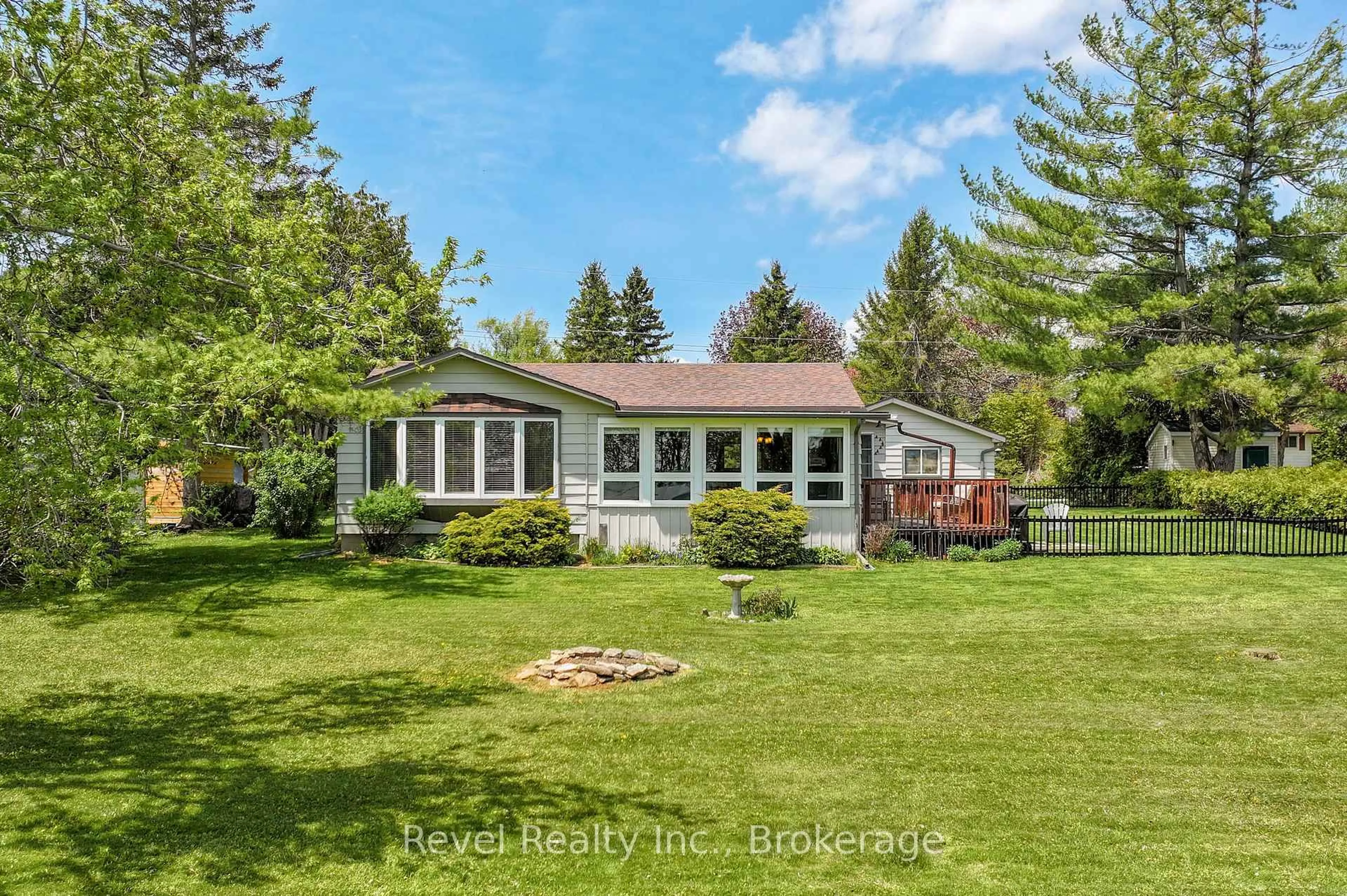 Home with vinyl exterior material, water/lake/river/ocean view for 133 Victoria Dr, Kawartha Lakes Ontario K0M 1G0