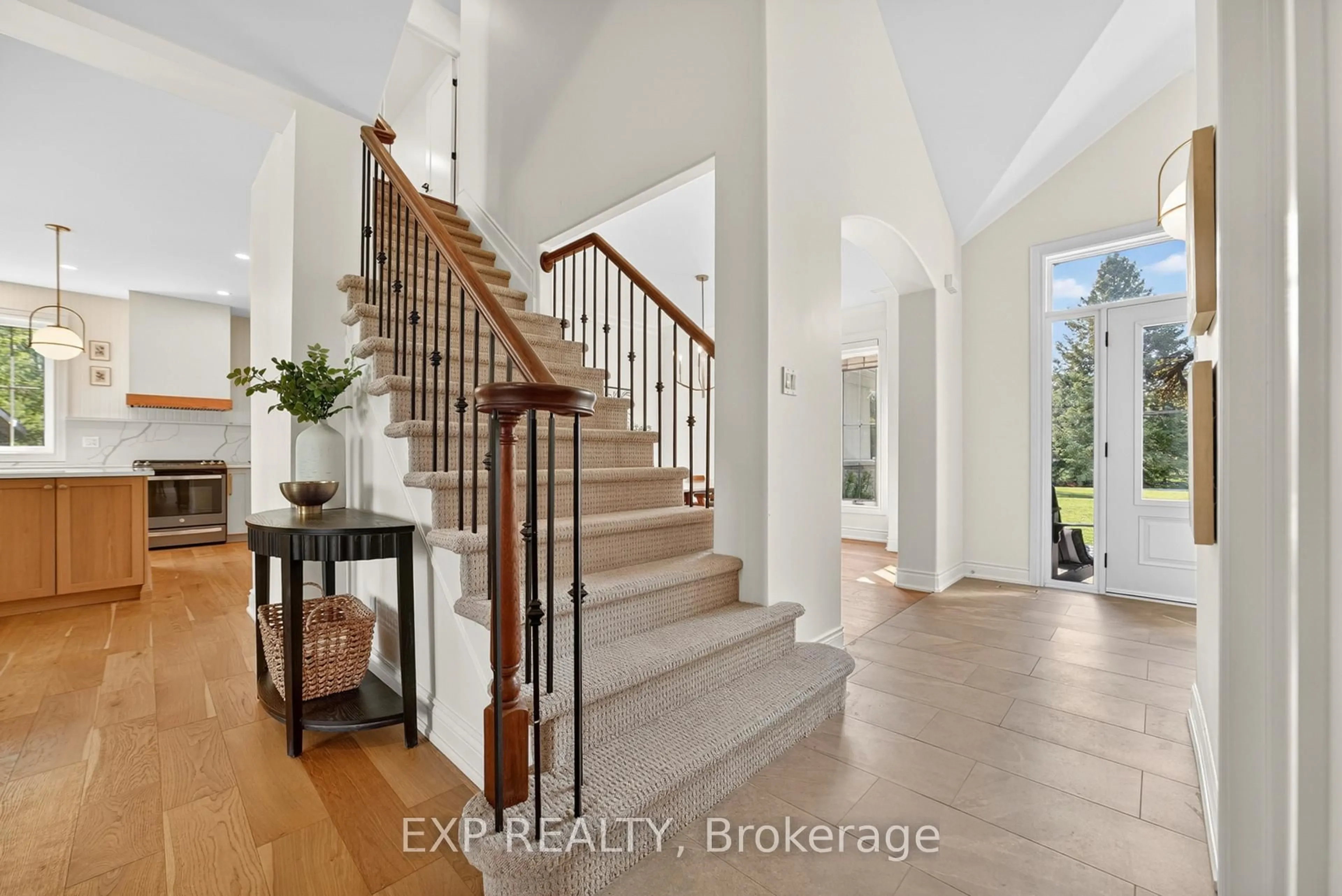 Indoor entryway for 124 Wilbert Cox Dr, Carp Ontario K0A 1L0
