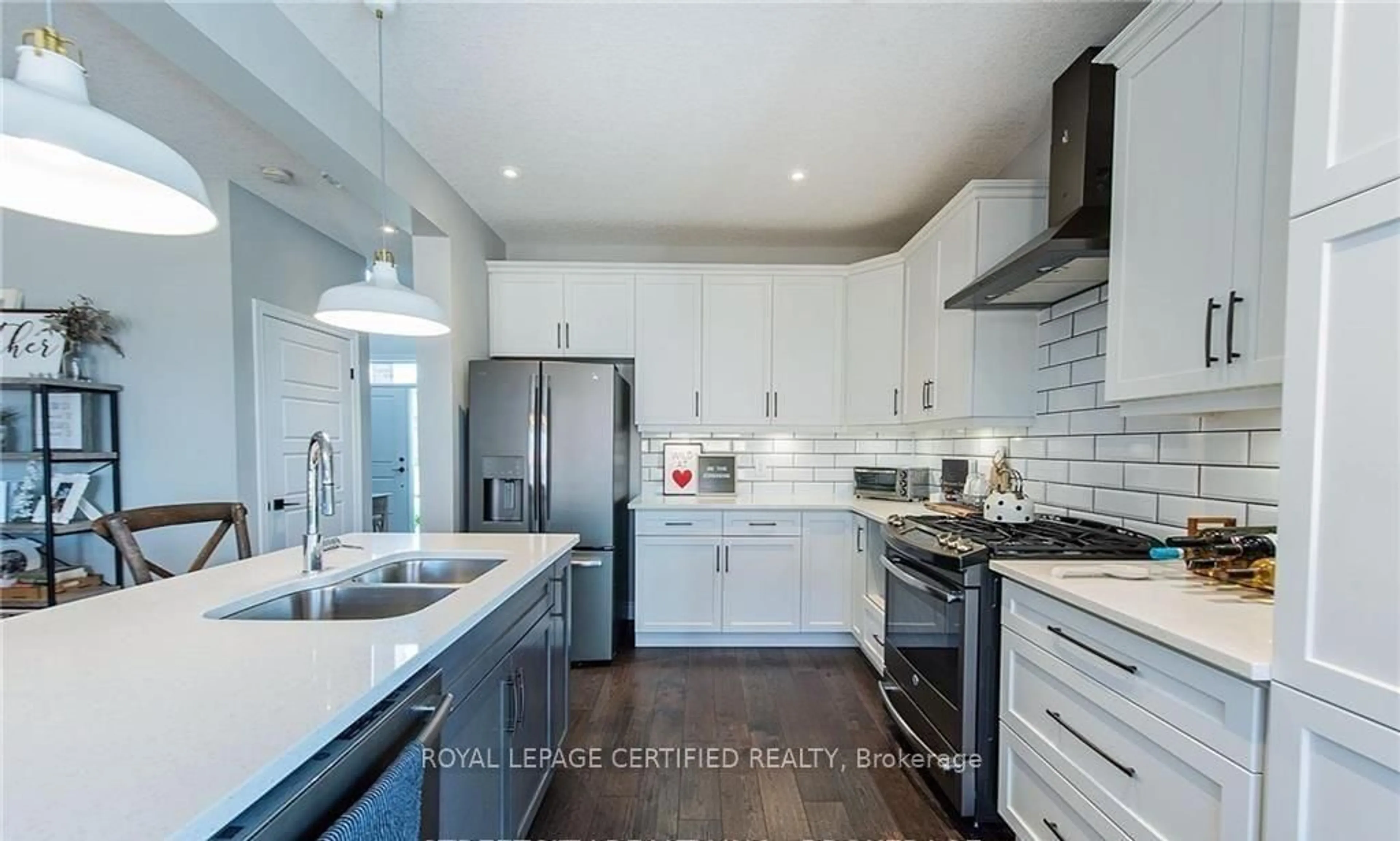 Open concept kitchen, ceramic/tile floor for 940 Reeves Ave, London North Ontario N6G 0E2