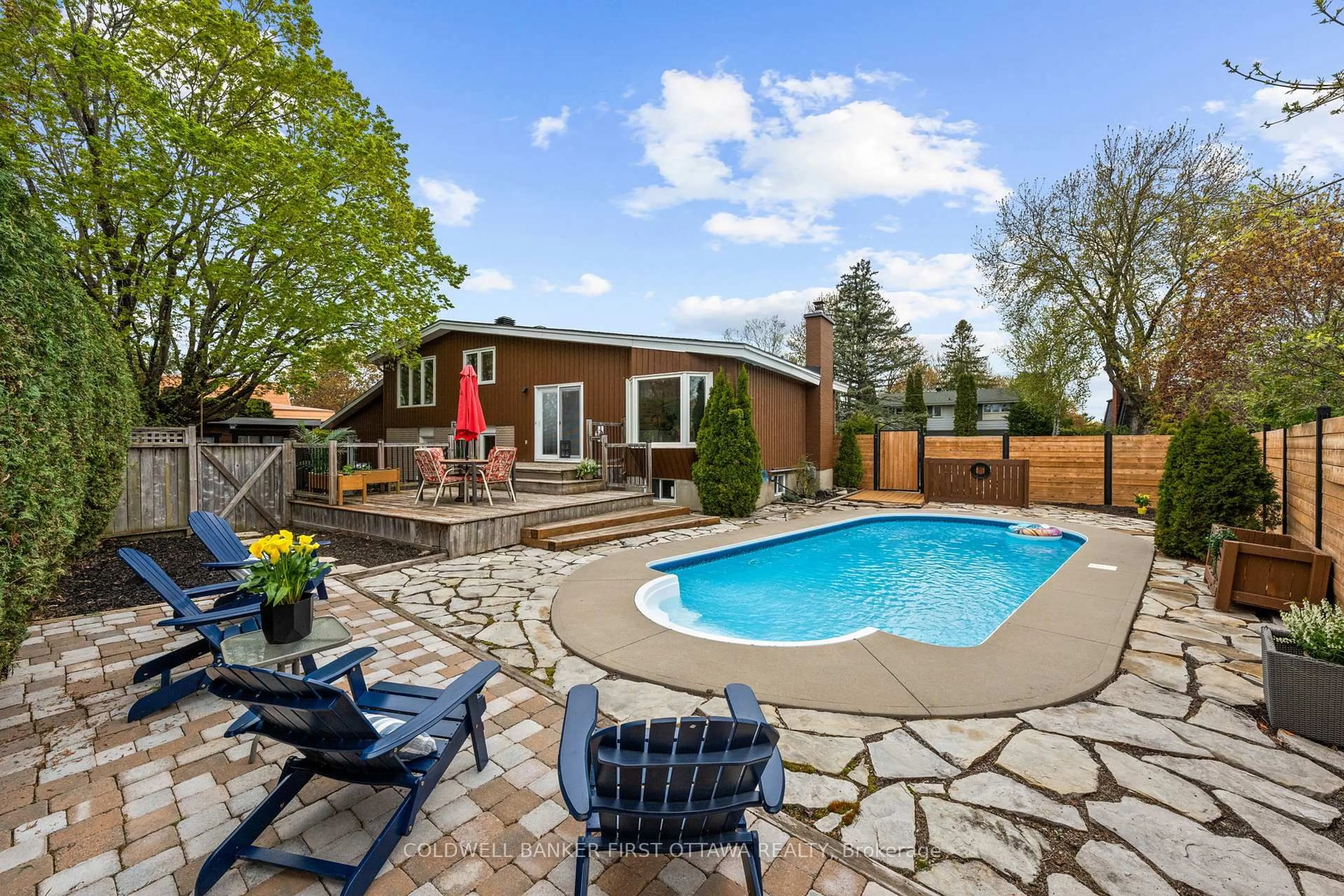 Patio, water/lake/river/ocean view for 14 Cramer Dr, Ottawa Ontario K2H 5X4