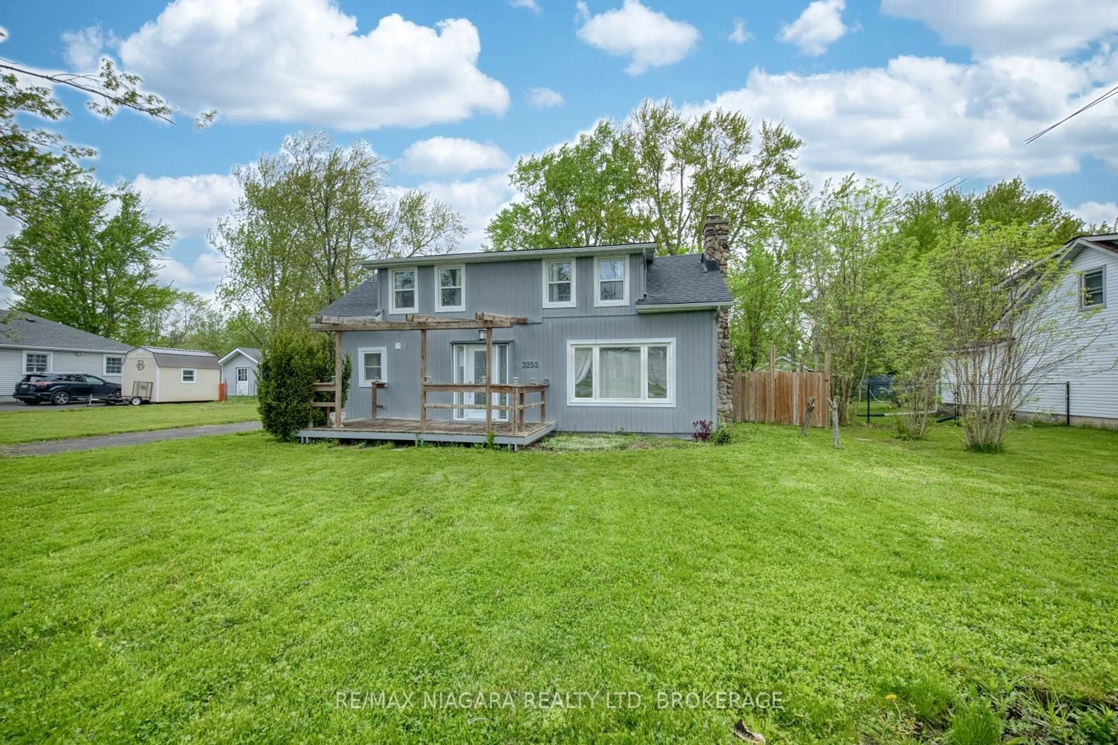 Unknown for 3252 Young Ave, Fort Erie Ontario L0S 1N0