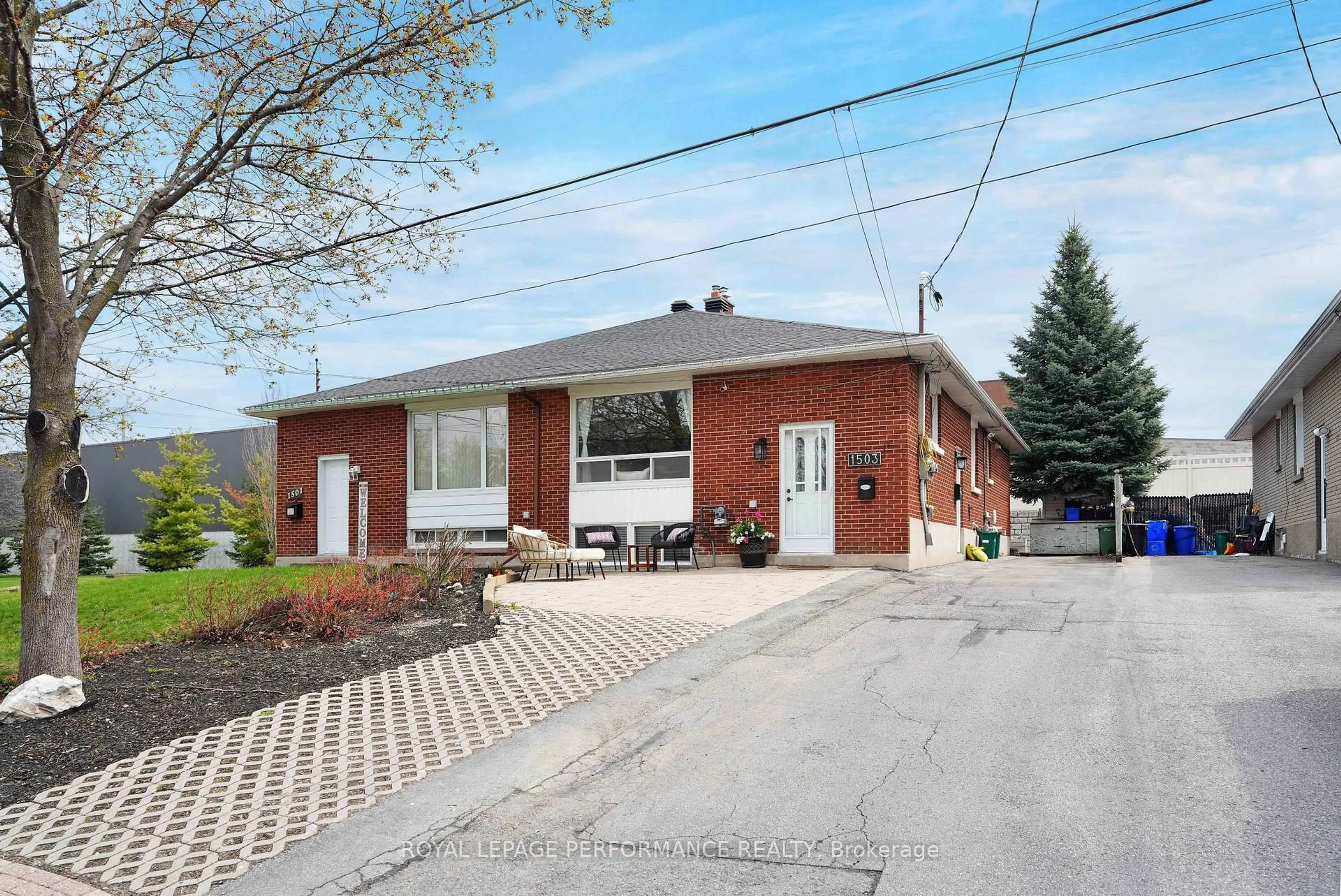Patio, street for 1503 Gilles St, Ottawa Ontario K1H 8E2