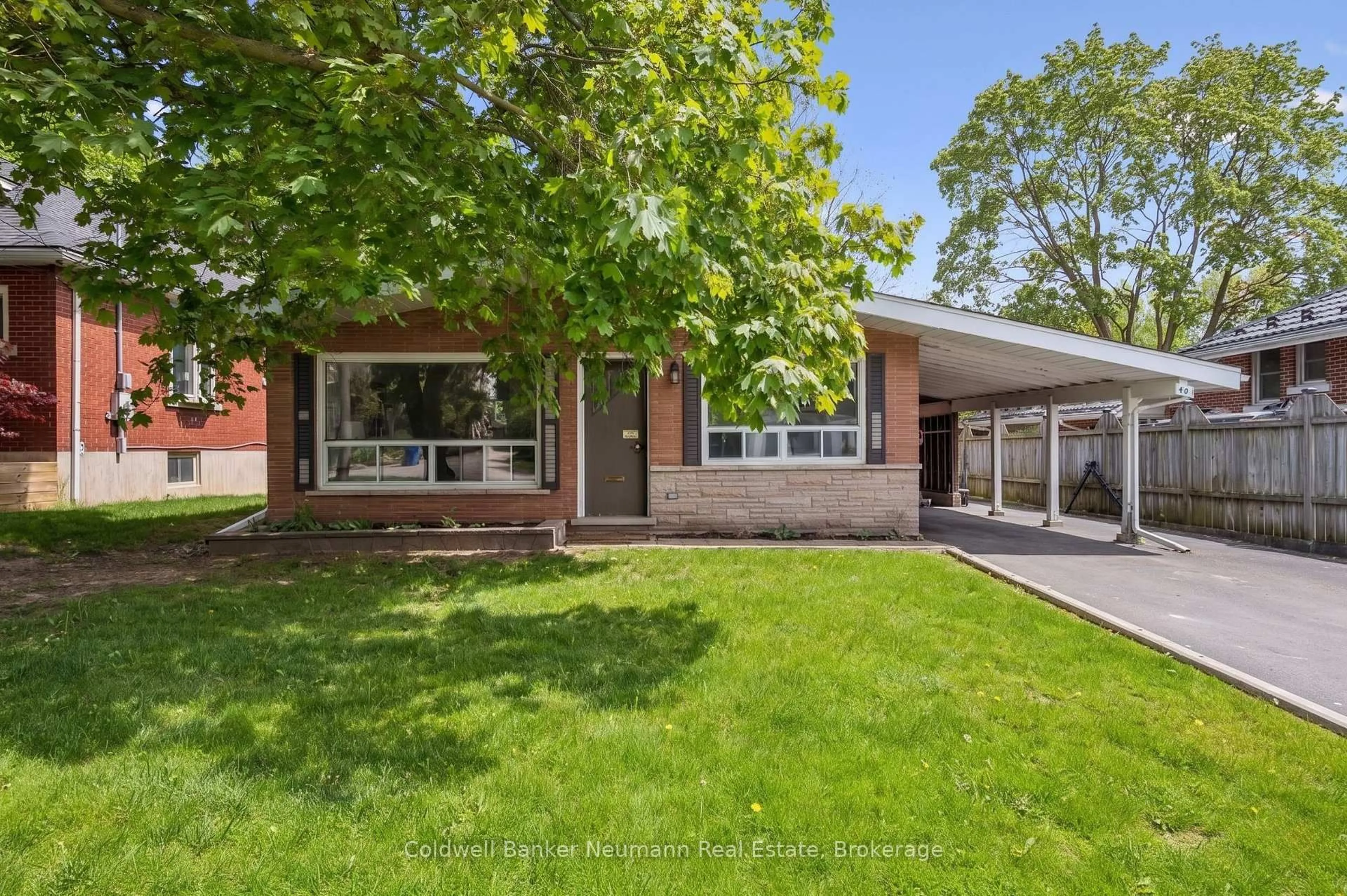 Home with brick exterior material, street for 40 Fairview Blvd, Guelph Ontario N1G 1H4