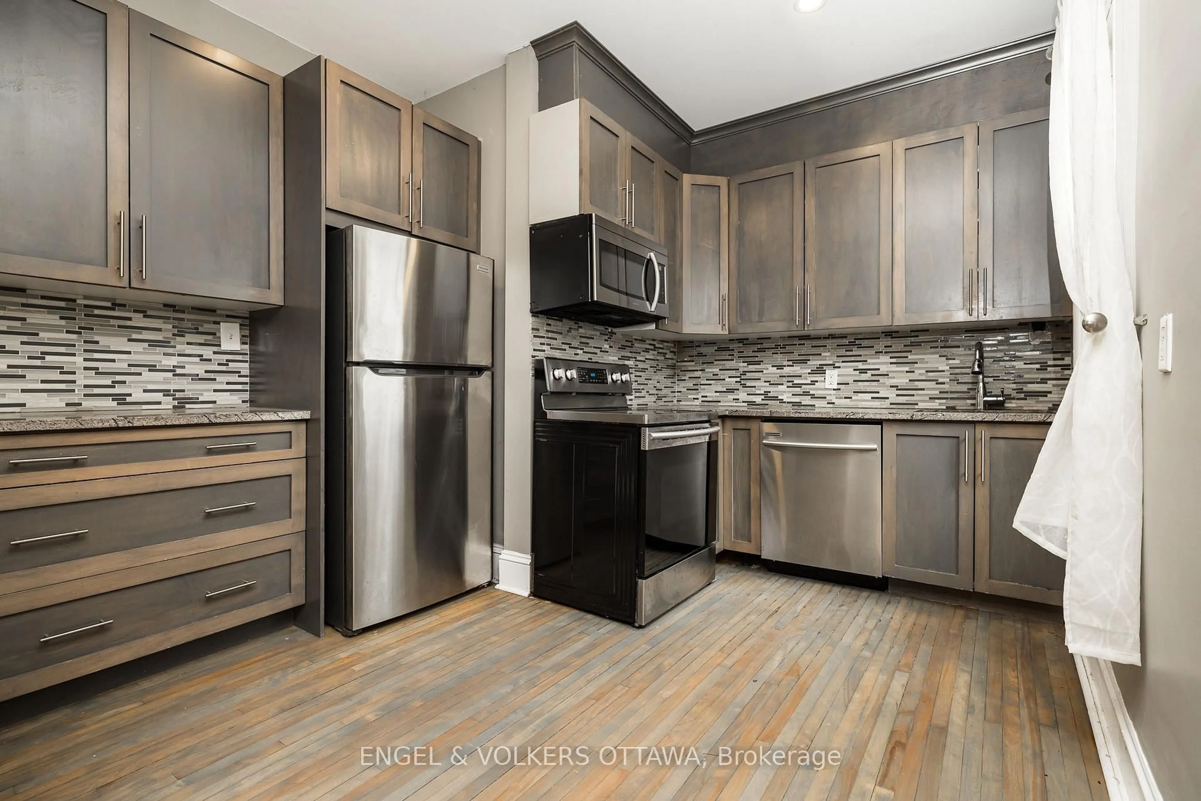 Standard kitchen, unknown for 84 Second Ave, Ottawa Ontario K1S 2H5