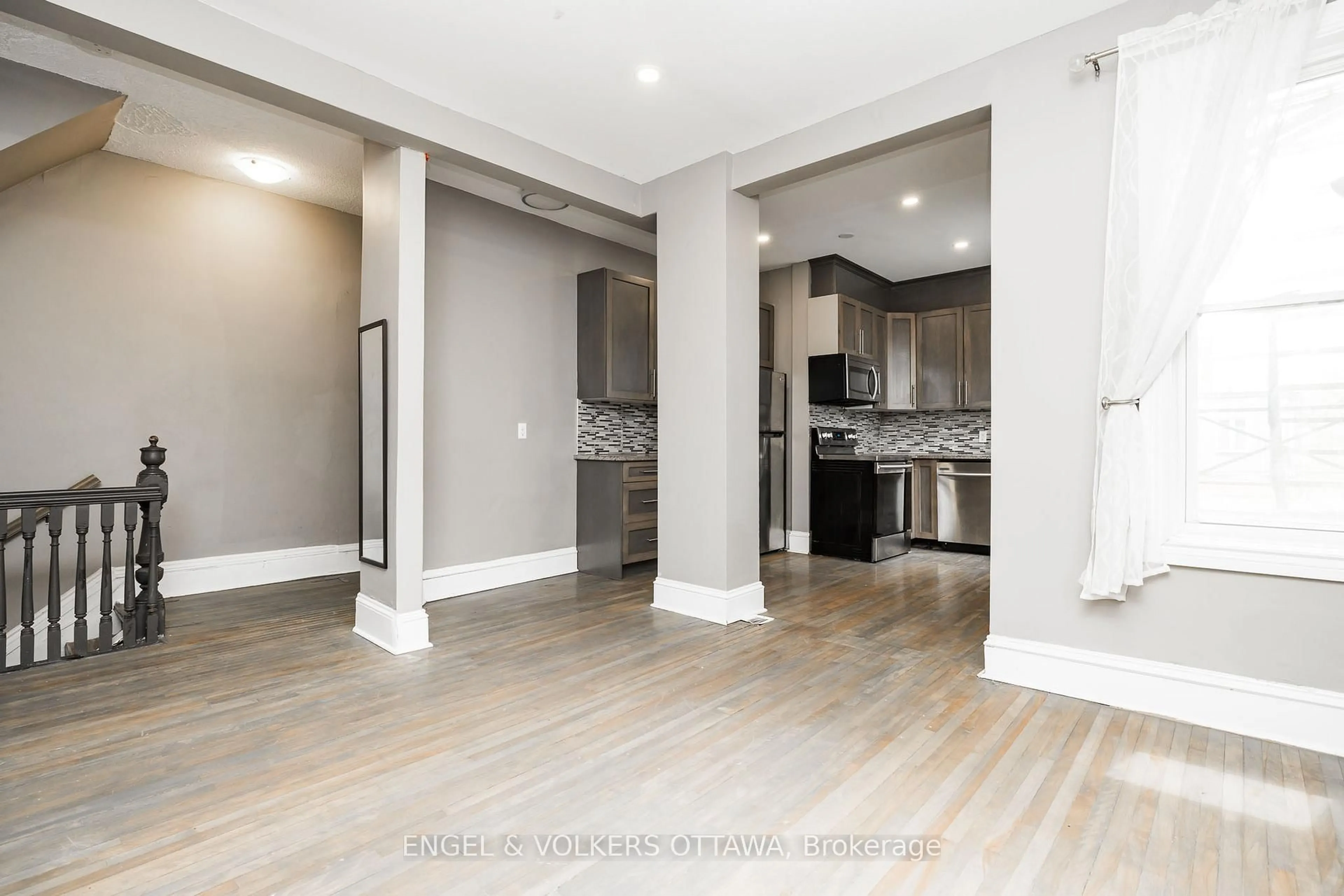 Open concept kitchen, unknown for 84 Second Ave, Ottawa Ontario K1S 2H5