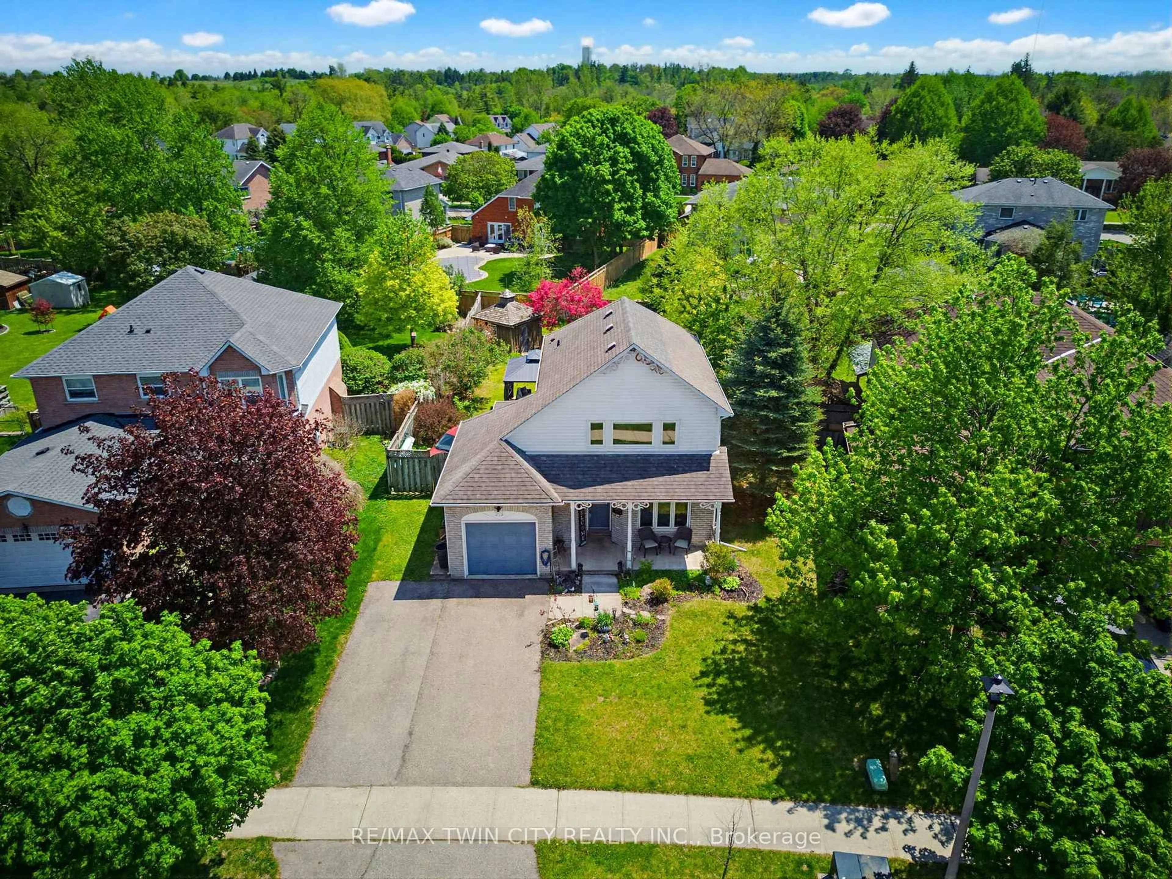 A pic from outside/outdoor area/front of a property/back of a property/a pic from drone, street for 219 Inglis St, North Dumfries Ontario N0B 1E0