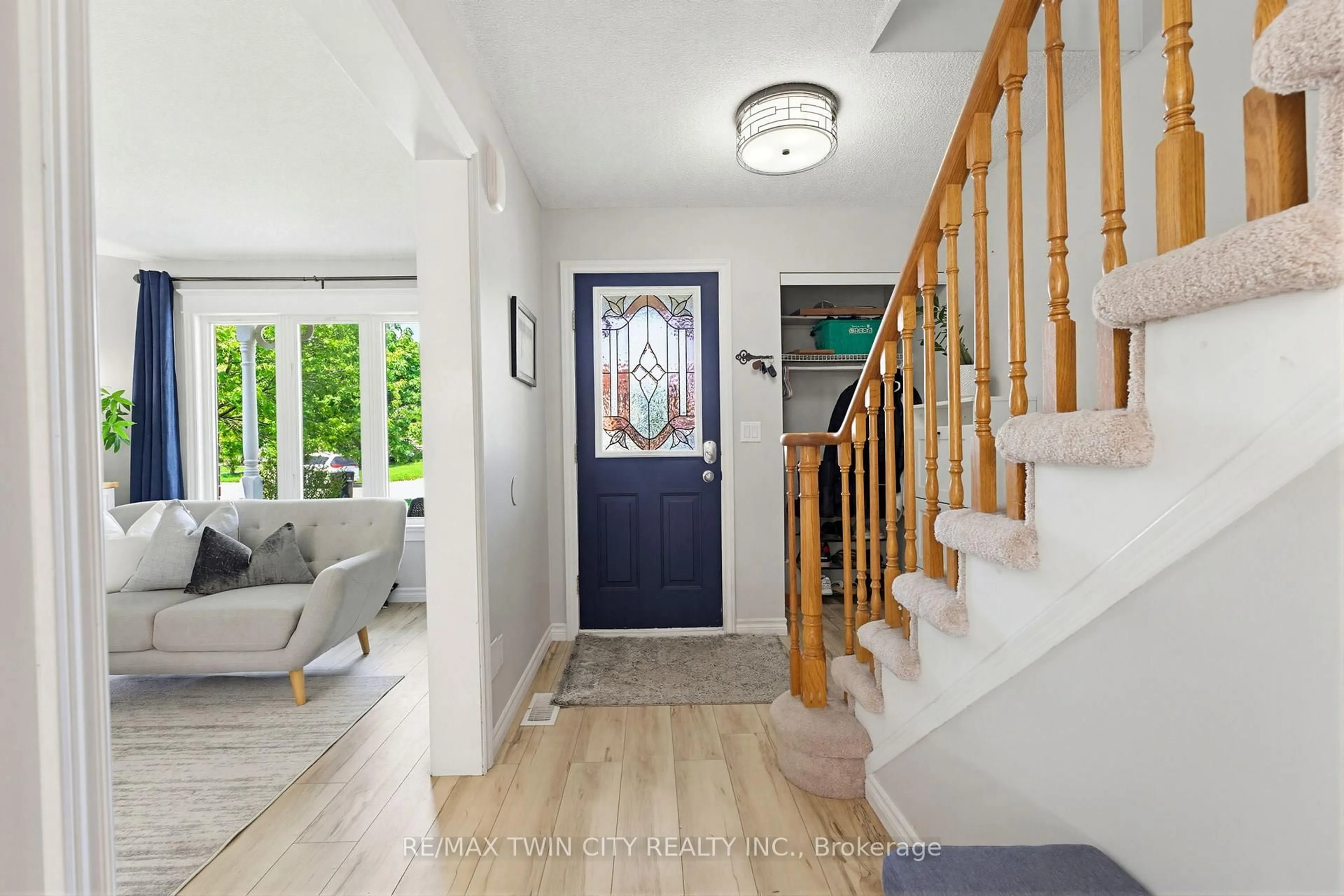 Indoor entryway for 219 Inglis St, North Dumfries Ontario N0B 1E0