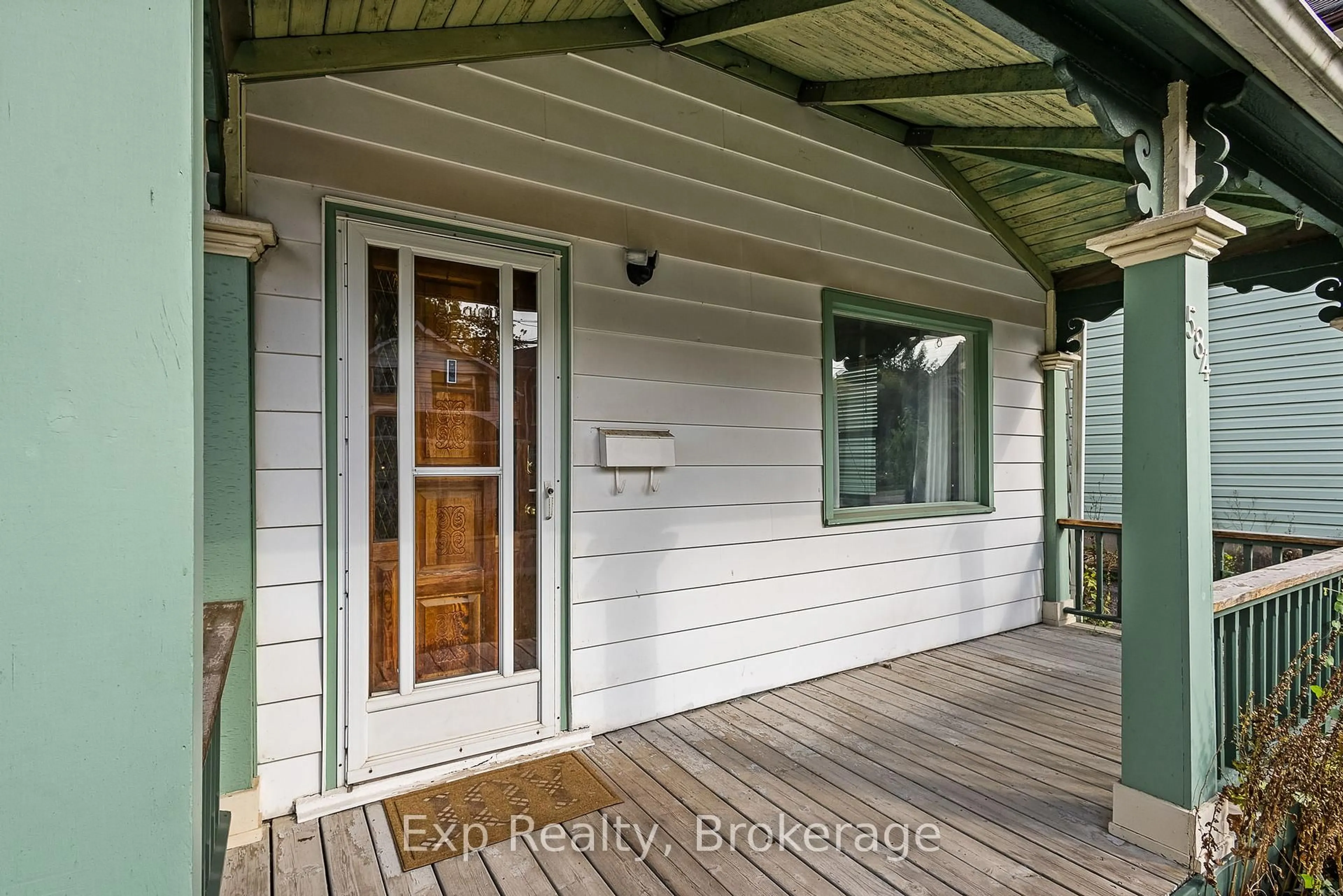 Indoor entryway for 584 Maiden Lane, Peterborough Ontario K9H 3V2