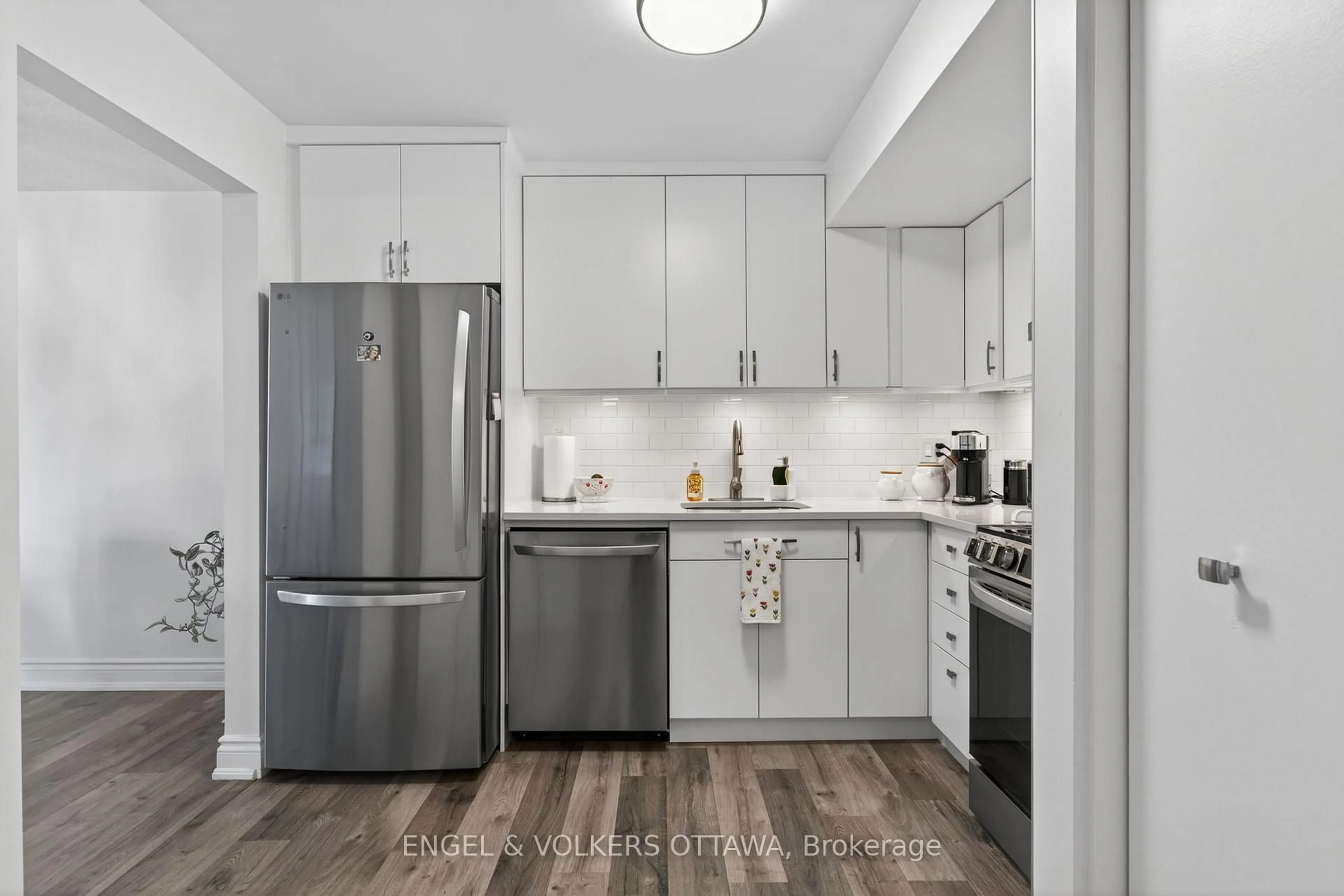 Standard kitchen, unknown for 270 Lorry Greenberg Dr #307, Ottawa Ontario K1T 3K2