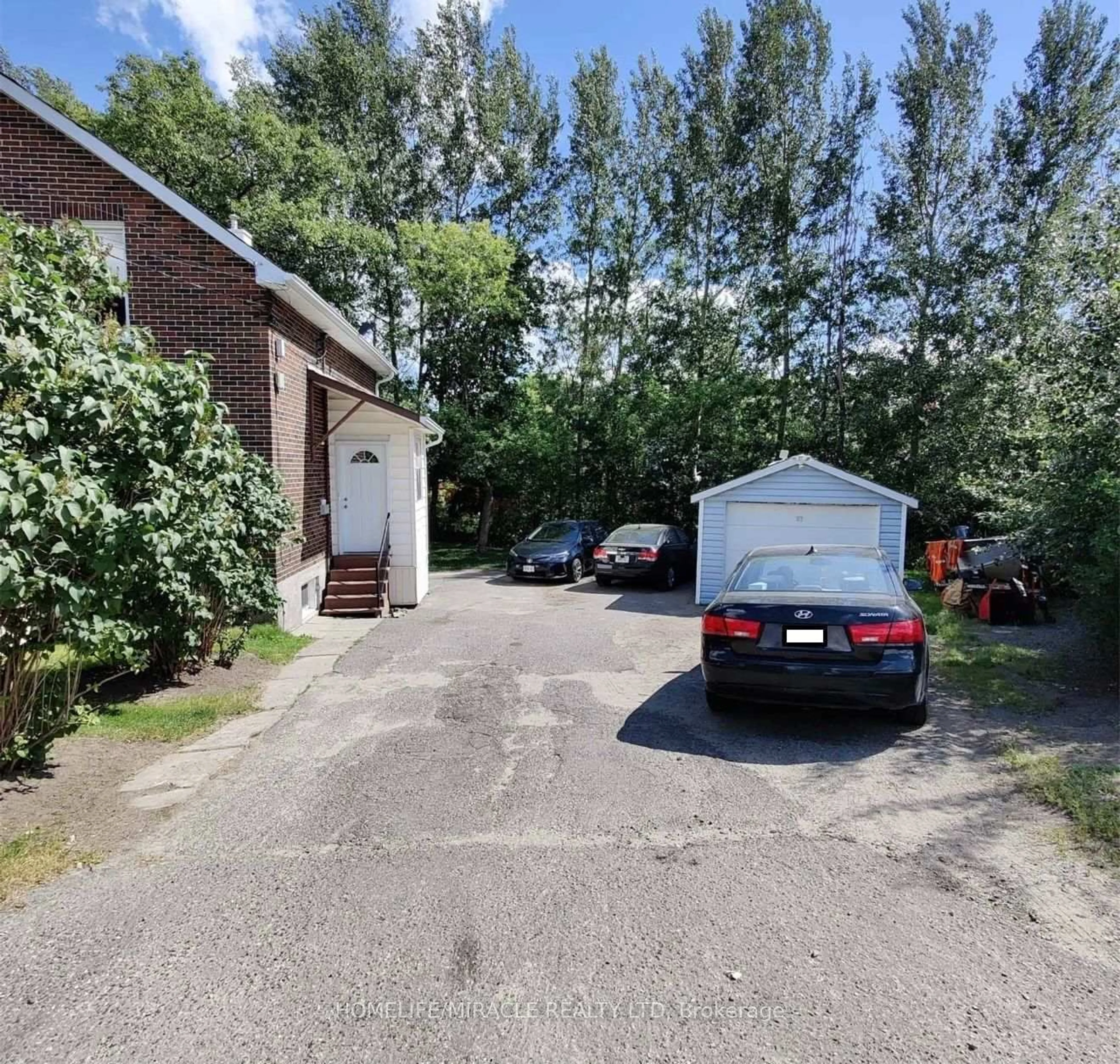 A pic from outside/outdoor area/front of a property/back of a property/a pic from drone, street for 297 Morris St, Greater Sudbury Ontario P3B 1B4