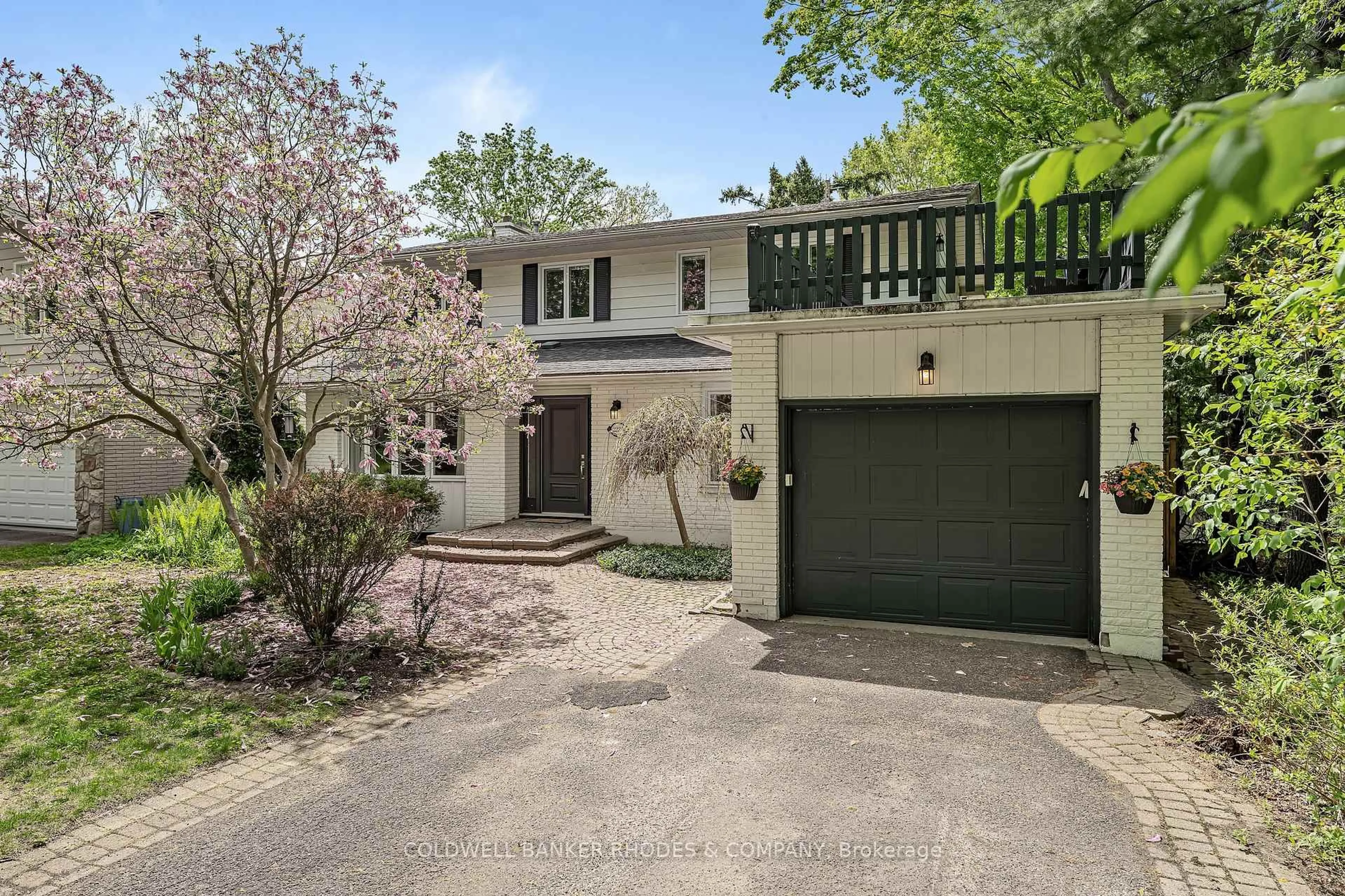 A pic from outside/outdoor area/front of a property/back of a property/a pic from drone, street for 2228 Old Lilac Lane, Ottawa Ontario K1H 6H7