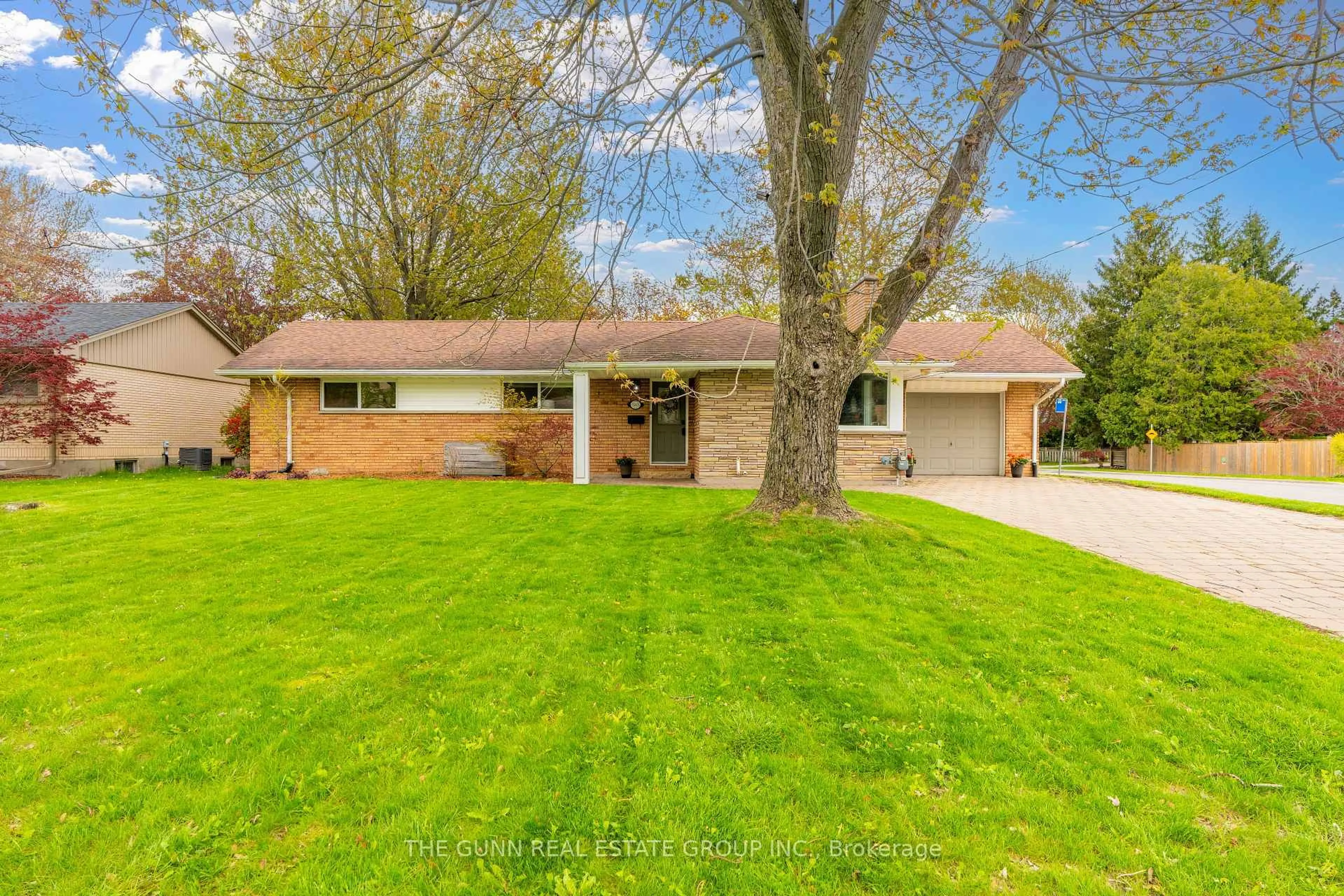 Unknown for 583 Oakridge Dr, London North Ontario N6H 3G3