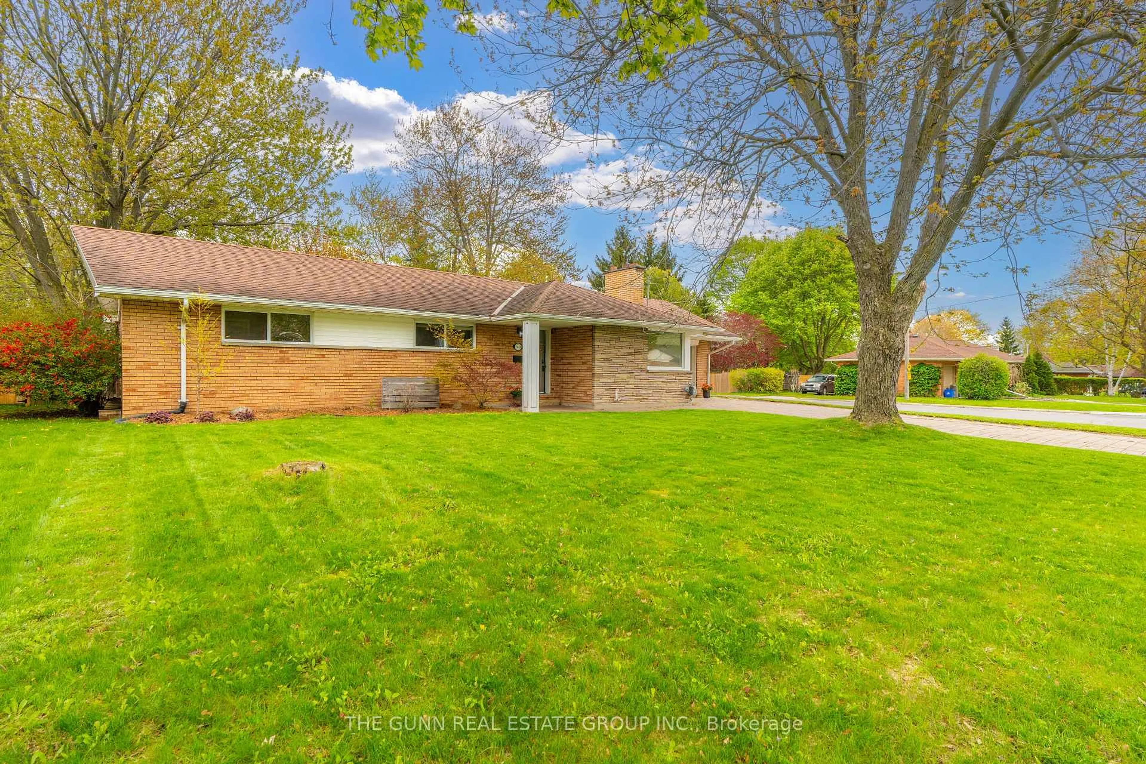 Unknown for 583 Oakridge Dr, London North Ontario N6H 3G3