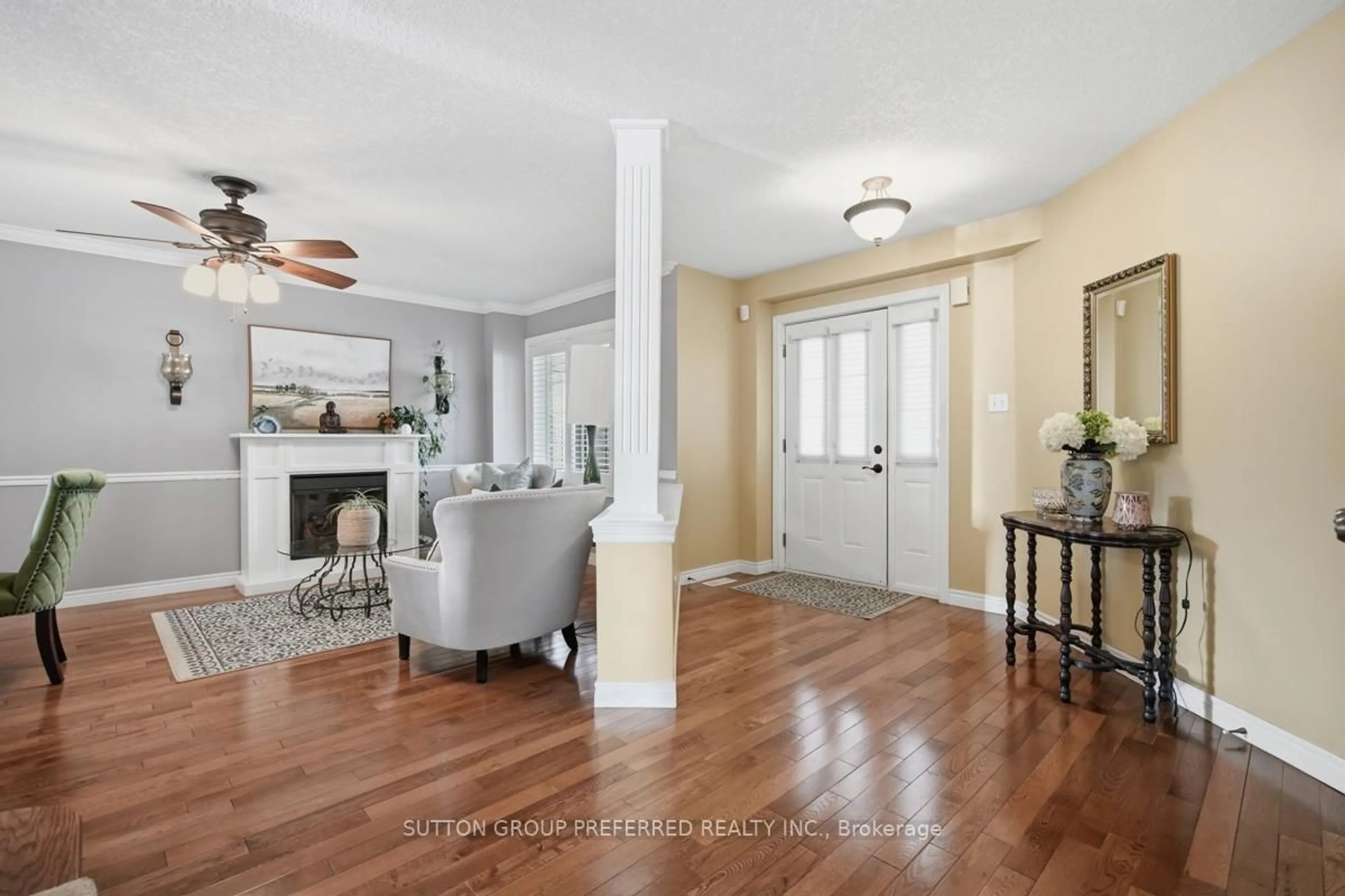 Indoor entryway for 748 APRICOT Dr, London South Ontario N6K 5A7