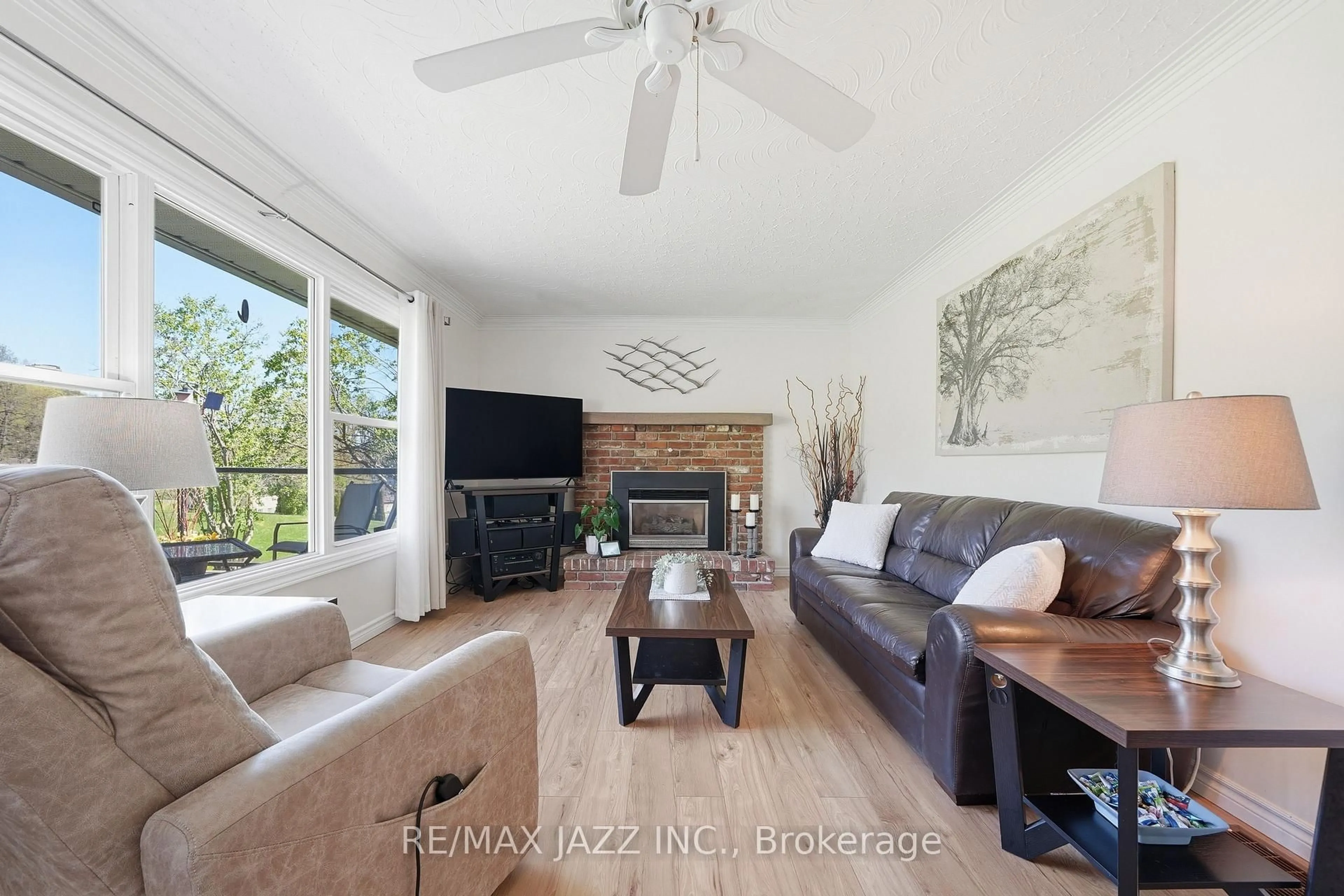 Living room with furniture, unknown for 392 Townsend Rd, Stirling Ontario K0K 3E0